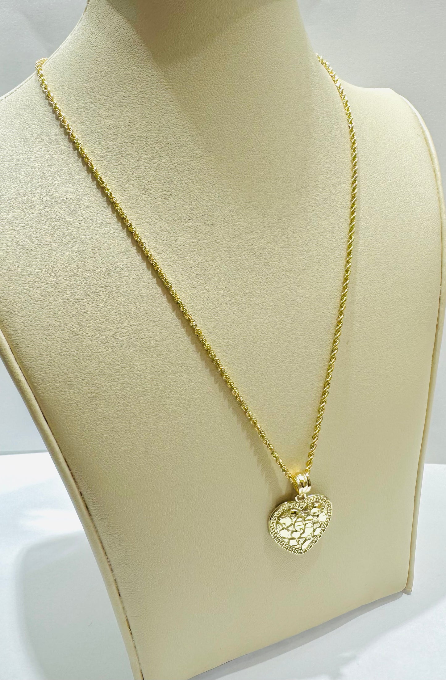 10K GOLD ROPE NECKLACE 22”, WEIGHT: 1.4gm, WIDTH: 1.5mm WITH NUGGET HEART PENDANT, WEIGHT: 1.6gm