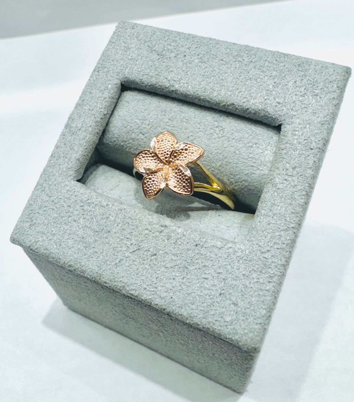 10K ROSE GOLD HIBISCUS FLOWER RING, WEIGHT: 1.6gm, SIZE: 6.5