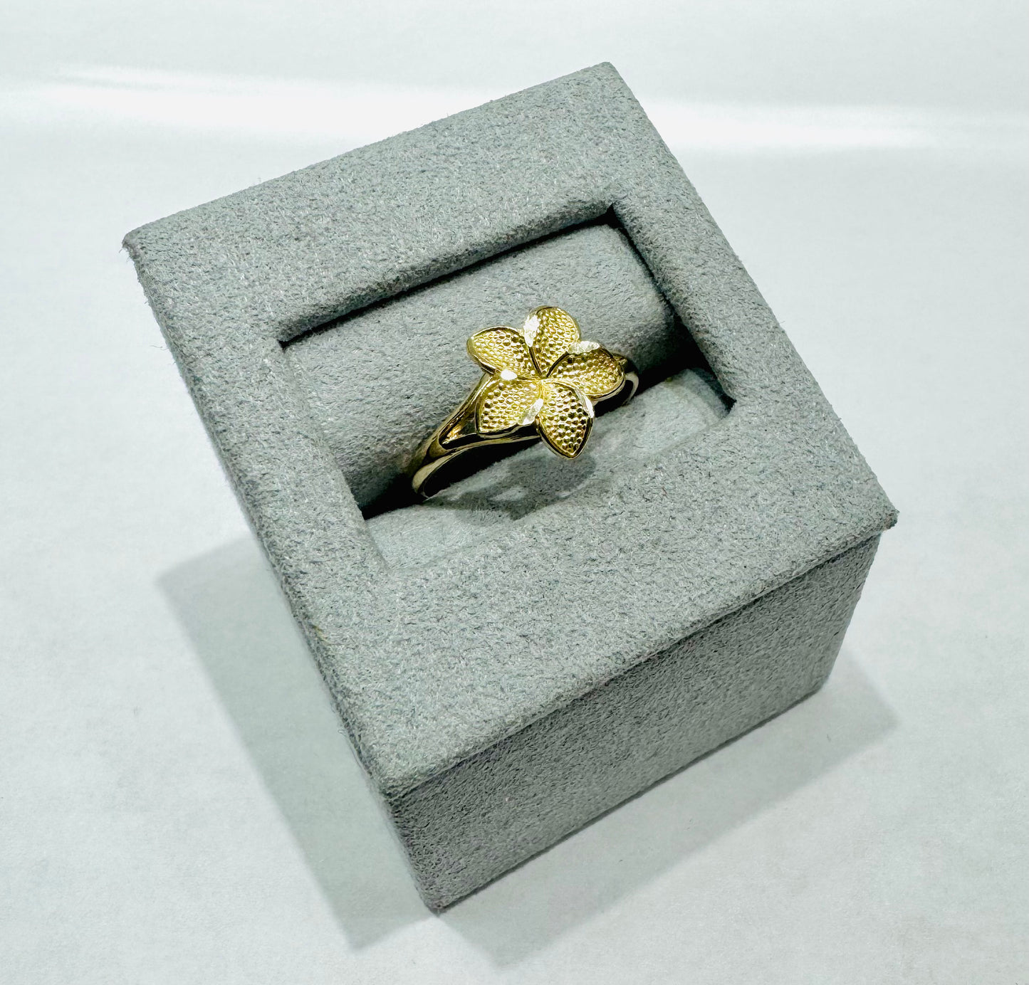10K GOLD SMALL PLUMERIA FLOWER RING, WEIGHT: 1.5gm, SIZE: 6.5