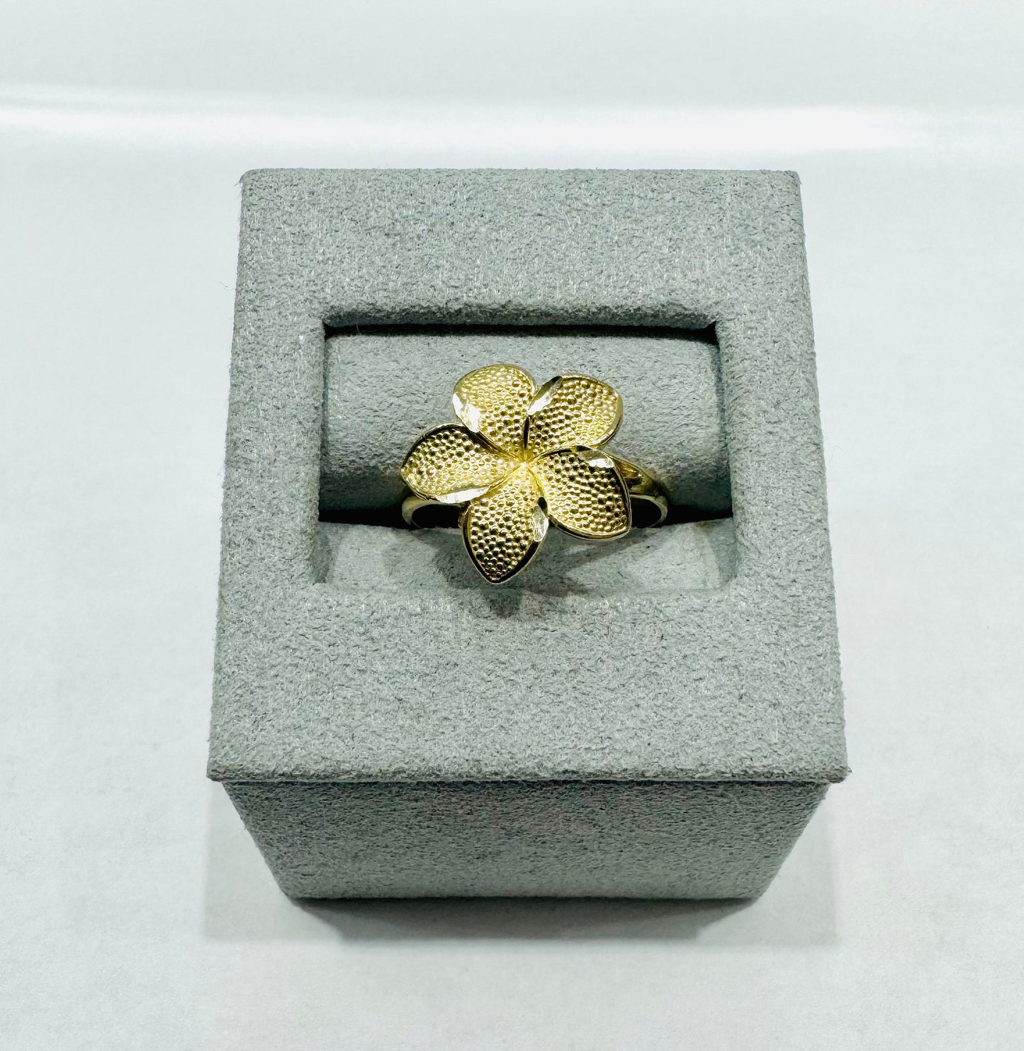 10K GOLD BIG PLUMERIA FLOWER RING, WEIGHT: 2gm, SIZE: 6.5