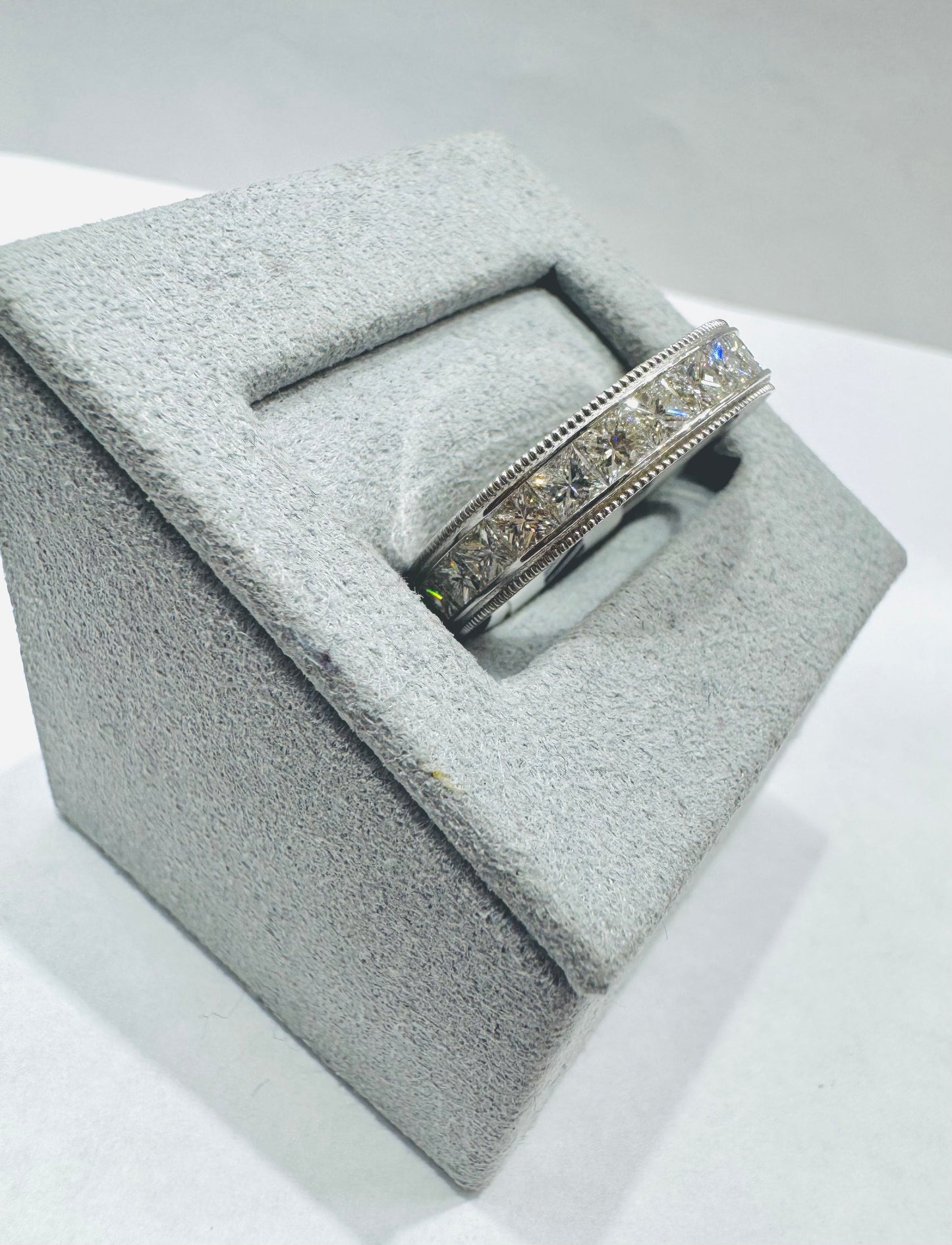 14K WHITE GOLD NATURAL DIAMOND WEDDING BAND, SIZE: 7