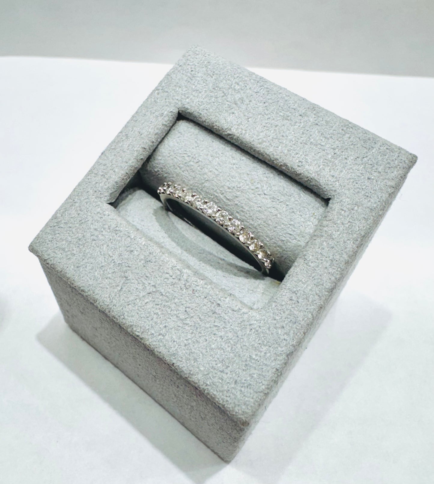 14K WHITE GOLD NATURAL DIAMOND WEDDING BAND, SIZE: 7