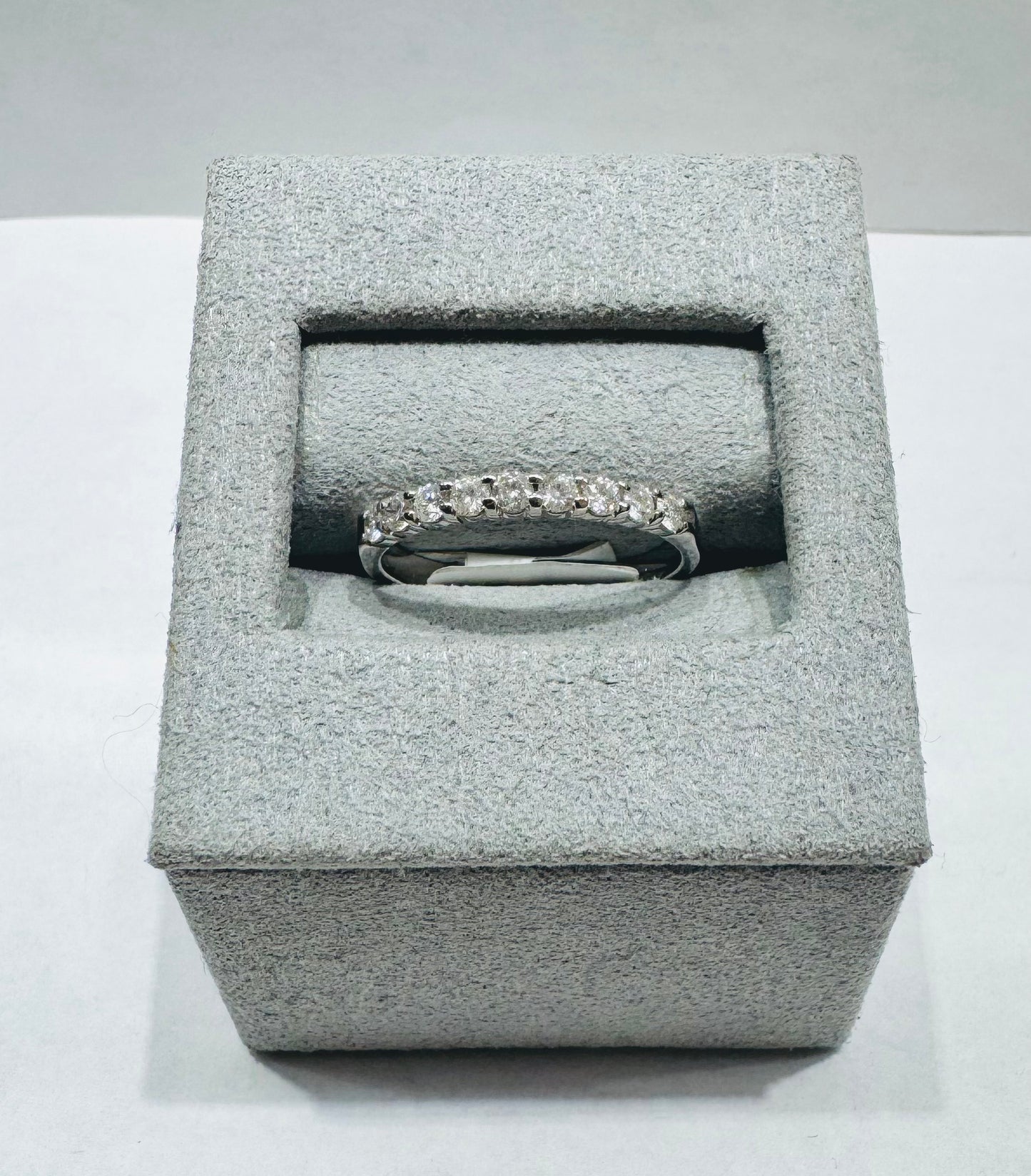 14K WHITE GOLD NATURAL DIAMOND WEDDING BAND, SIZE: 7