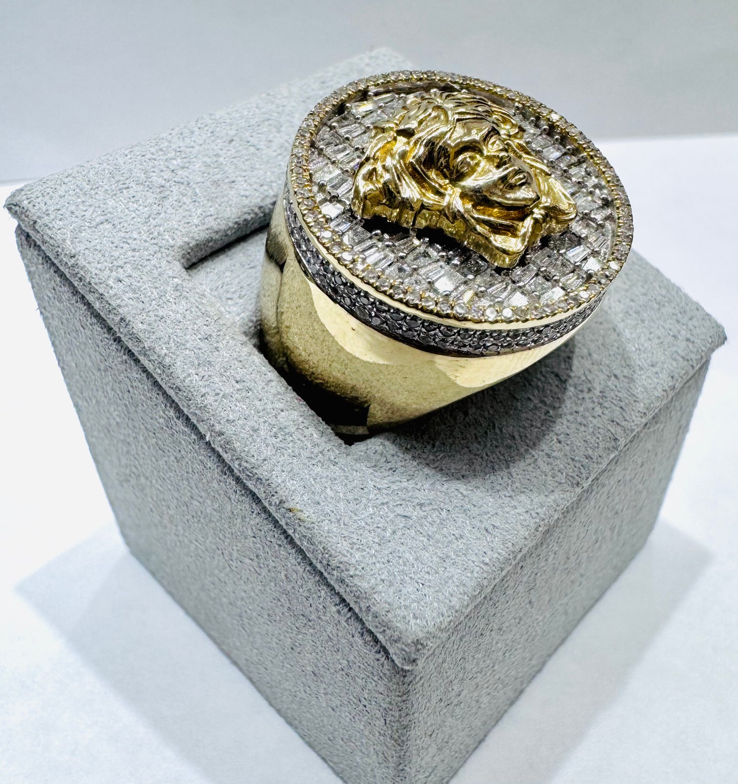 10K GOLD MEN’S NATURAL DIAMOND MEDUSA HEAD RING 1.40CTW, SIZE: 10
