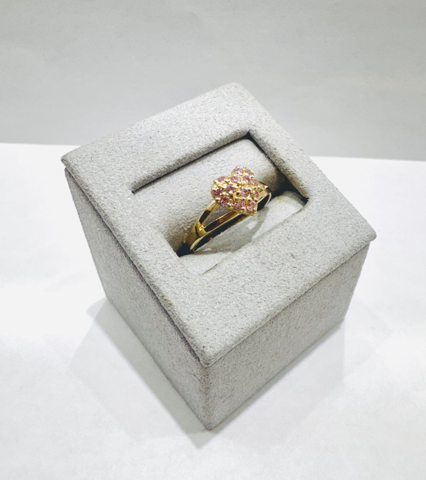 10K GOLD SMALL HEART RING WITH PINK CZ STONES, WEIGHT: 1.8gm, SIZE: 7