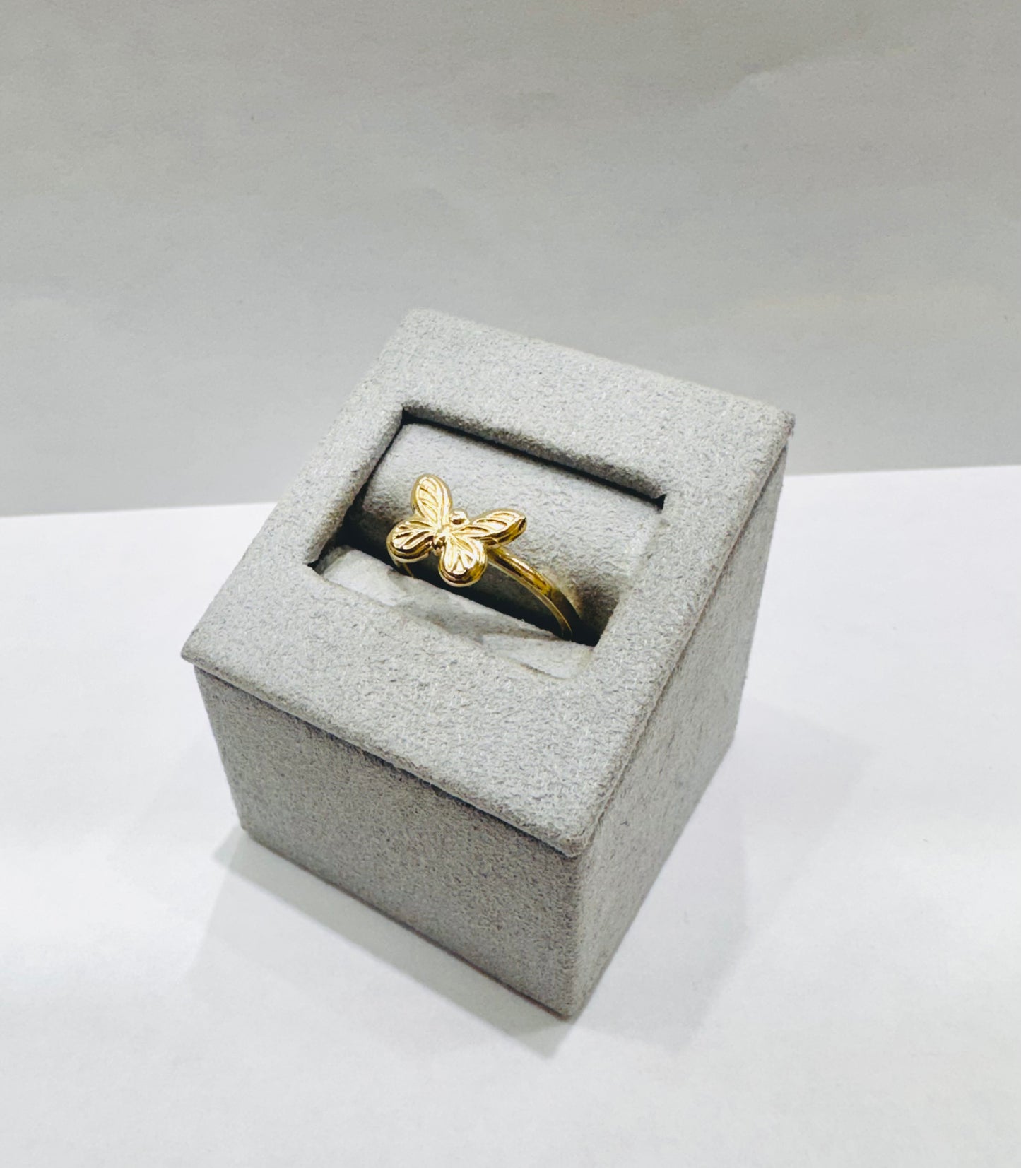 10K GOLD SMALL BUTTERFLY RING, WEIGHT: 2.1gm, SIZE: 6