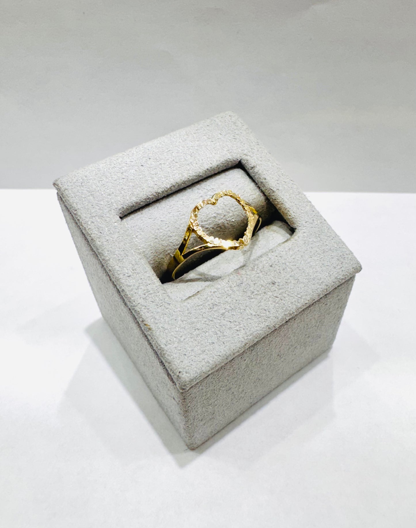 10K GOLD SMALL HEART RING, WEIGHT: 1.1gm, SIZE: 9