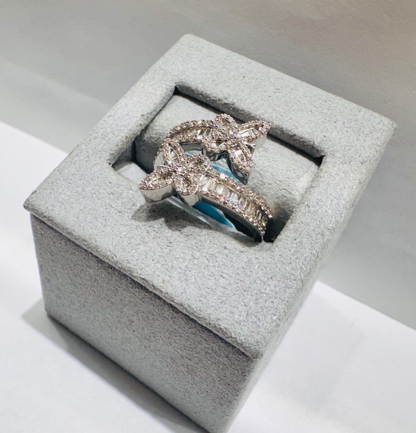 10K WHITE GOLD NATURAL DIAMOND BUTTERFLY RING 0.84CT, SIZE: 7