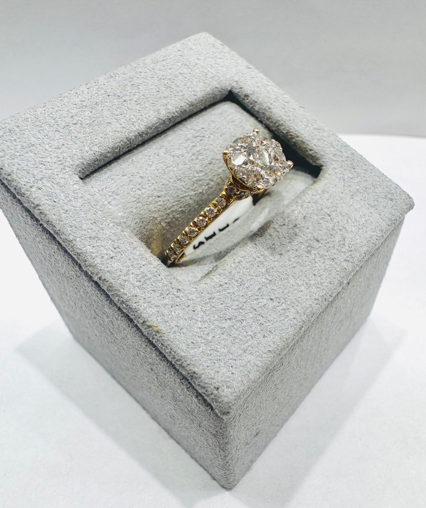 14K GOLD NATURAL DIAMOND RING 0.57CTW, SIZE: 6.5
