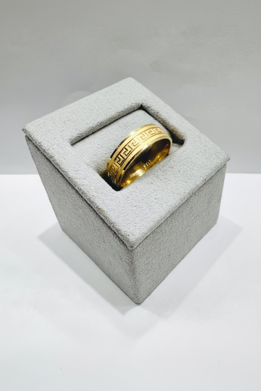 10K GOLD WEDDING BAND, WEIGHT: 3.2gm, SIZE: 7, WIDTH: 5.6mm