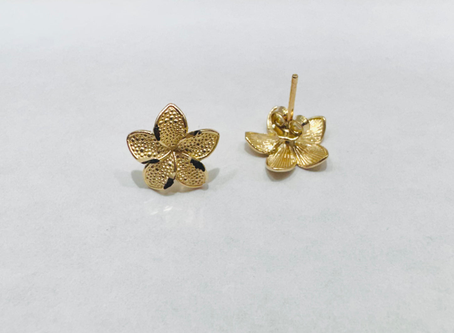 10K GOLD HIBISCUS FLOWER EARRINGS, WEIGHT: 1gm
