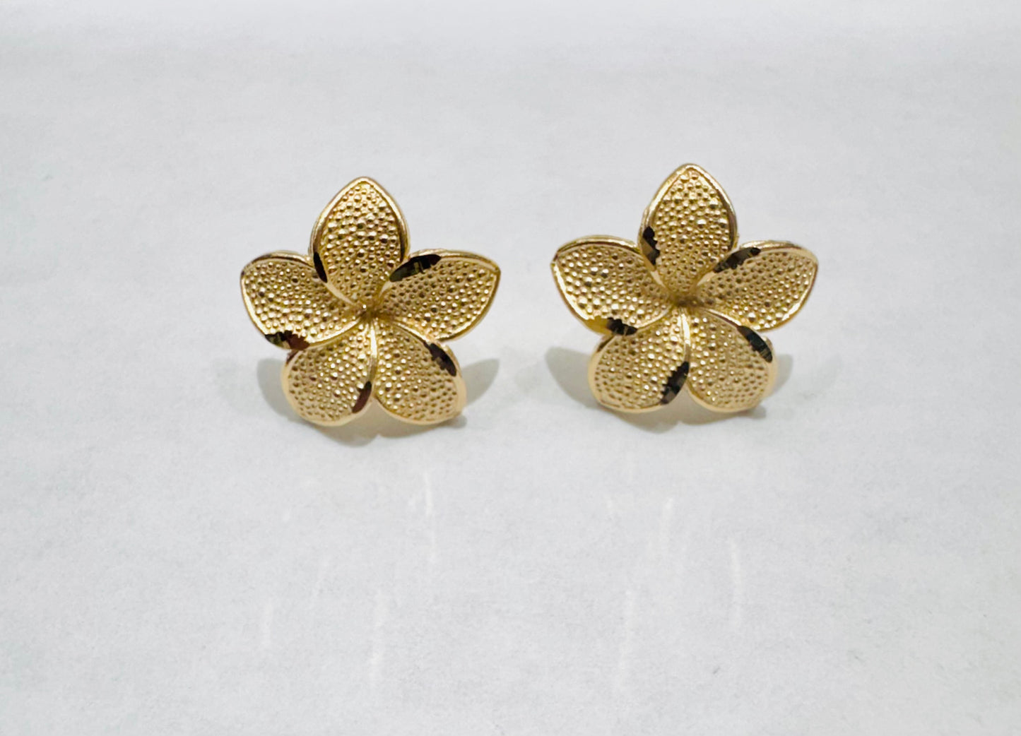 10K GOLD BIG HIBISCUS FLOWER EARRINGS, WEIGHT: 2.1gm