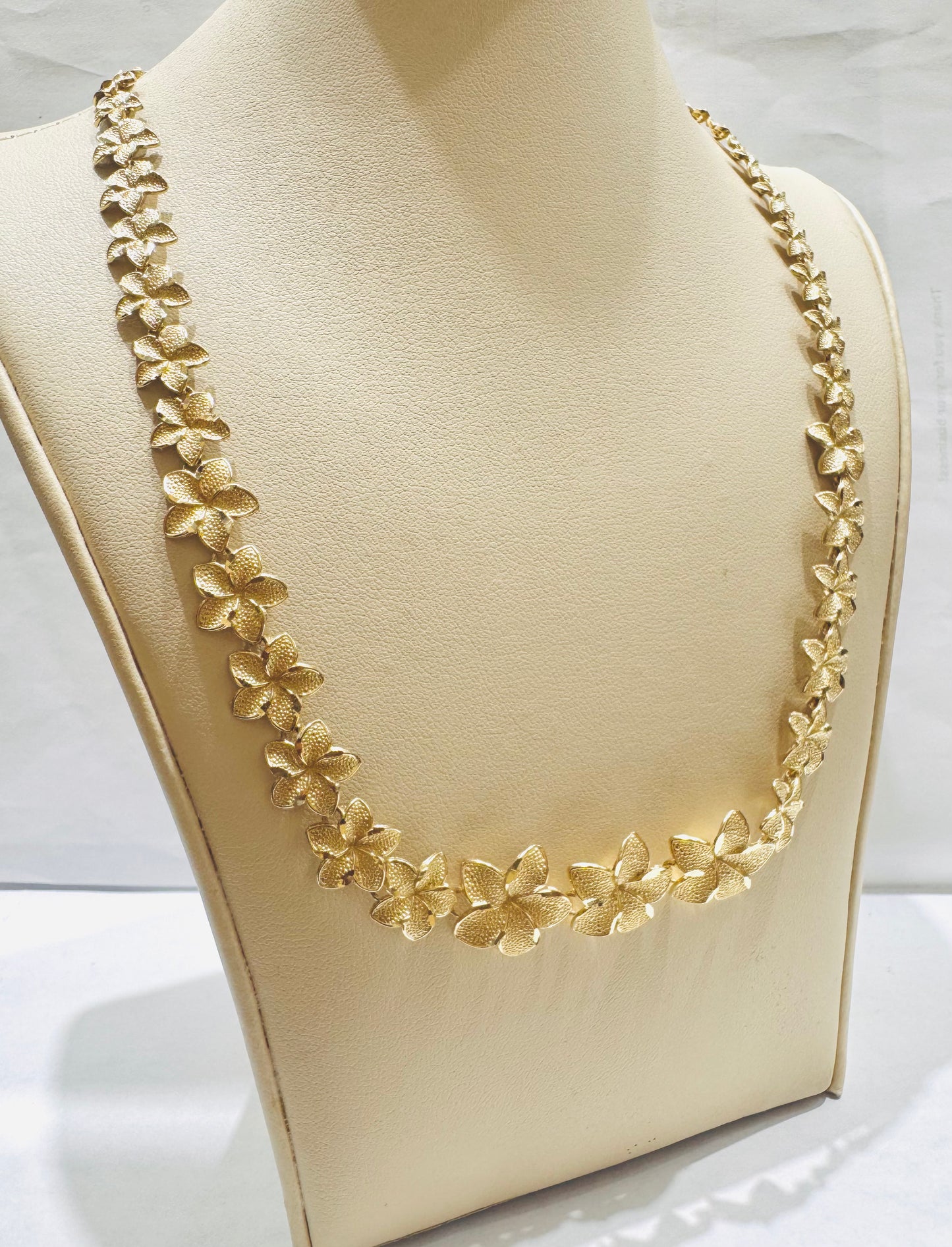 10K GOLD HIBISCUS FLOWER NECKLACE 17”, WEIGHT: 16.8gm