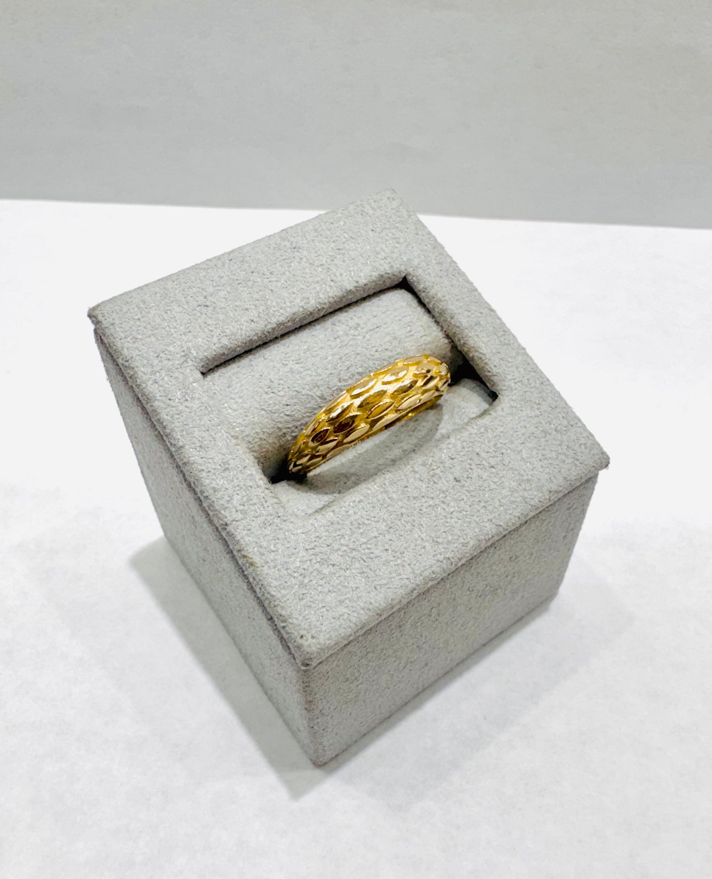 10K GOLD WOMEN RING, SIZE: 6, WEIGHT: 2.2gm