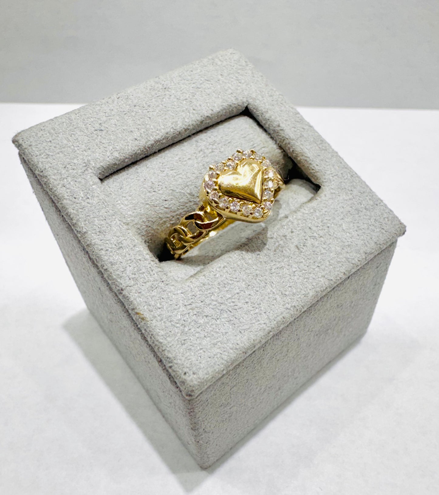 10K GOLD CUBAN HEART CZ STONES RING, SIZE: 7, WEIGHT: 2.2gm