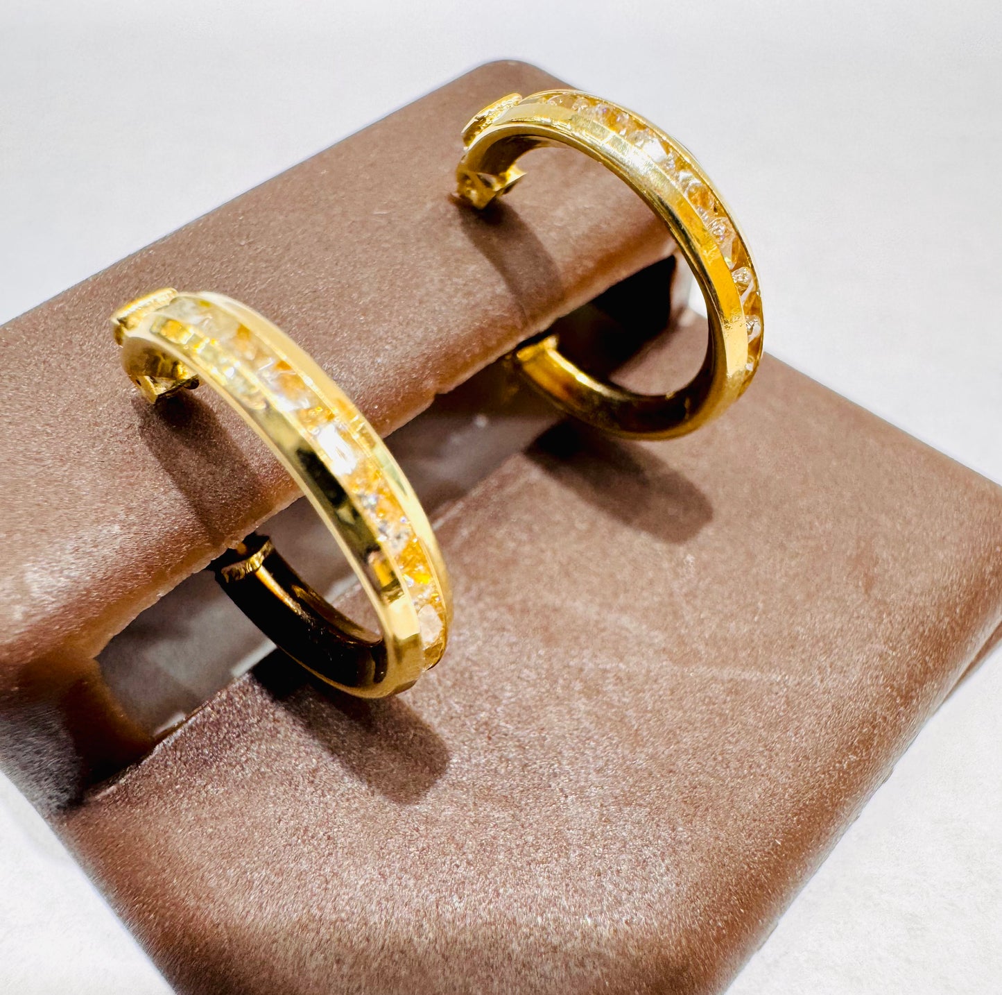 10K GOLD CZ SMALL HOOP EARRINGS, WEIGHT: 1.3gm