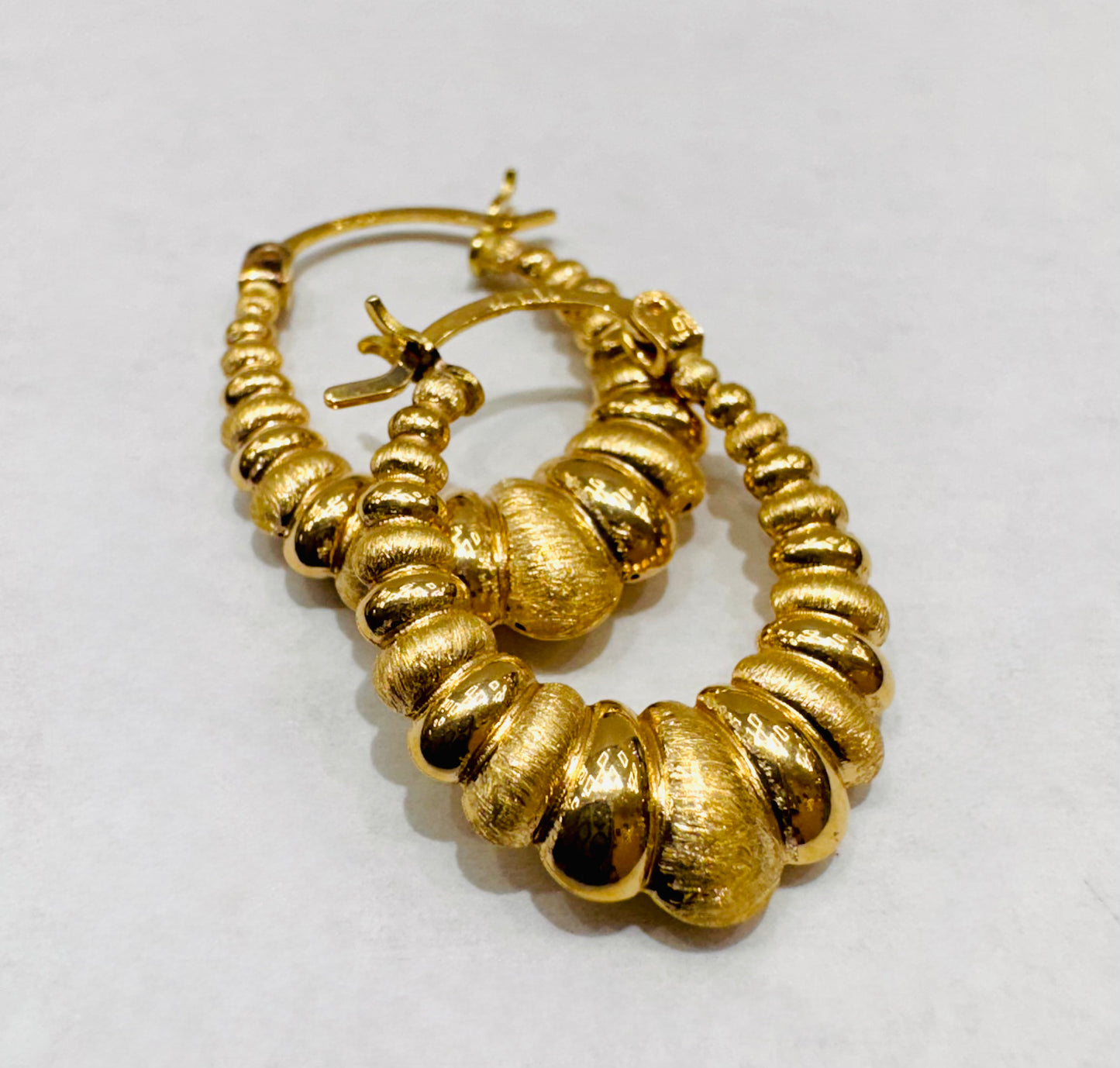 10K GOLD SMALL SHRIMP EARRINGS, WEIGHT: 2gm