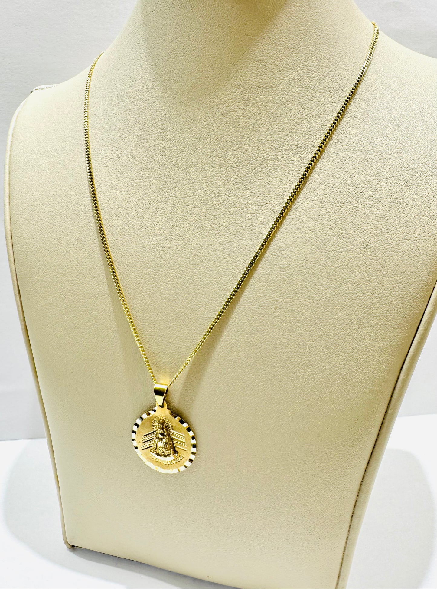 10K GOLD THIN MIAMI CUBAN LINK NECKLACE 20” WITH VIRGEN DE LA CARIDAD DEL COBRE PENDANT SET, WEIGHT: 4.6gm
