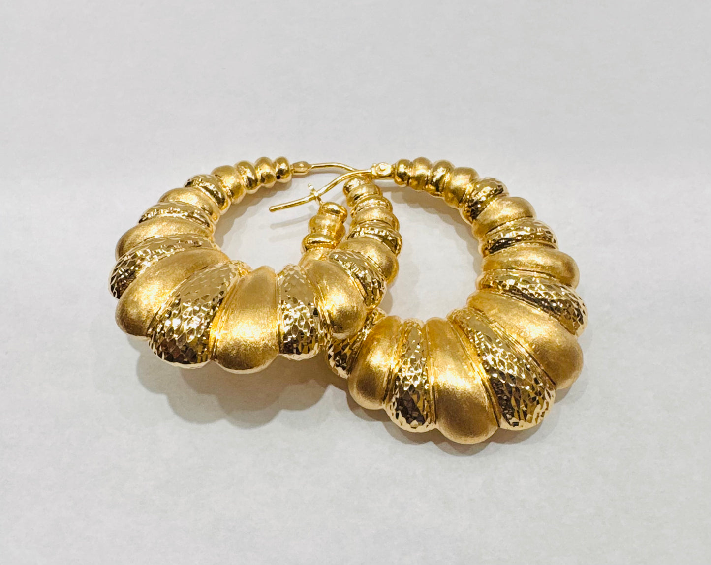 10K GOLD DIAMOND CUT SHRIMP EARRINGS, WEIGHT: 8gm