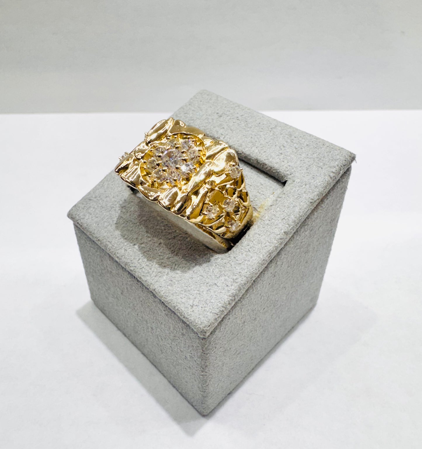 10K GOLD NUGGET RING WITH CZ STONES, WEIGHT: 4.5gm, SIZE: 11