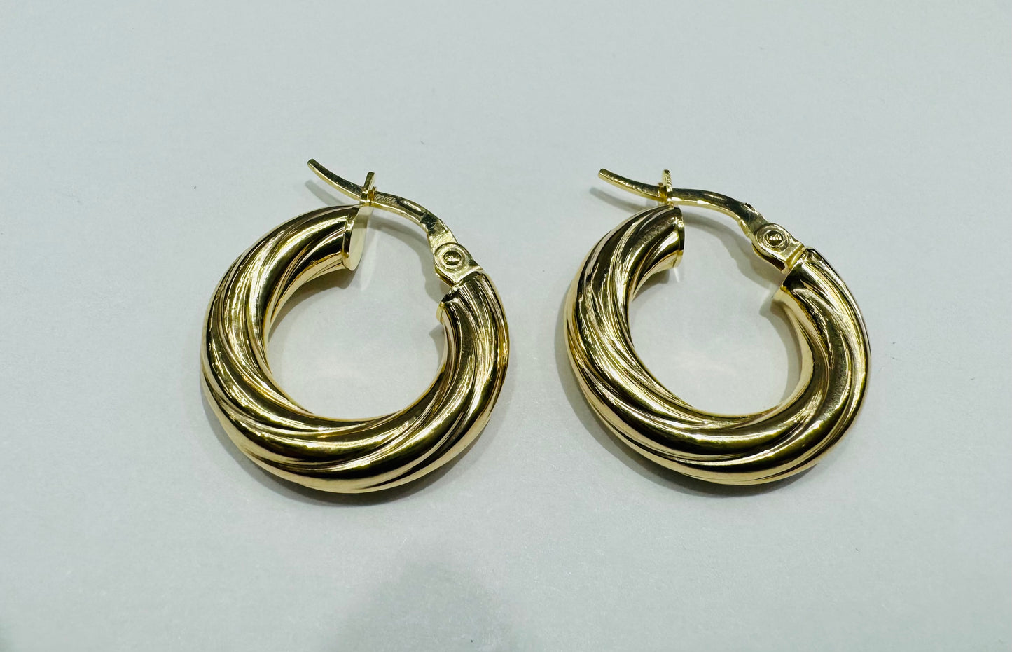10K GOLD HOOP EARRINGS, WEIGHT: 1.8gm