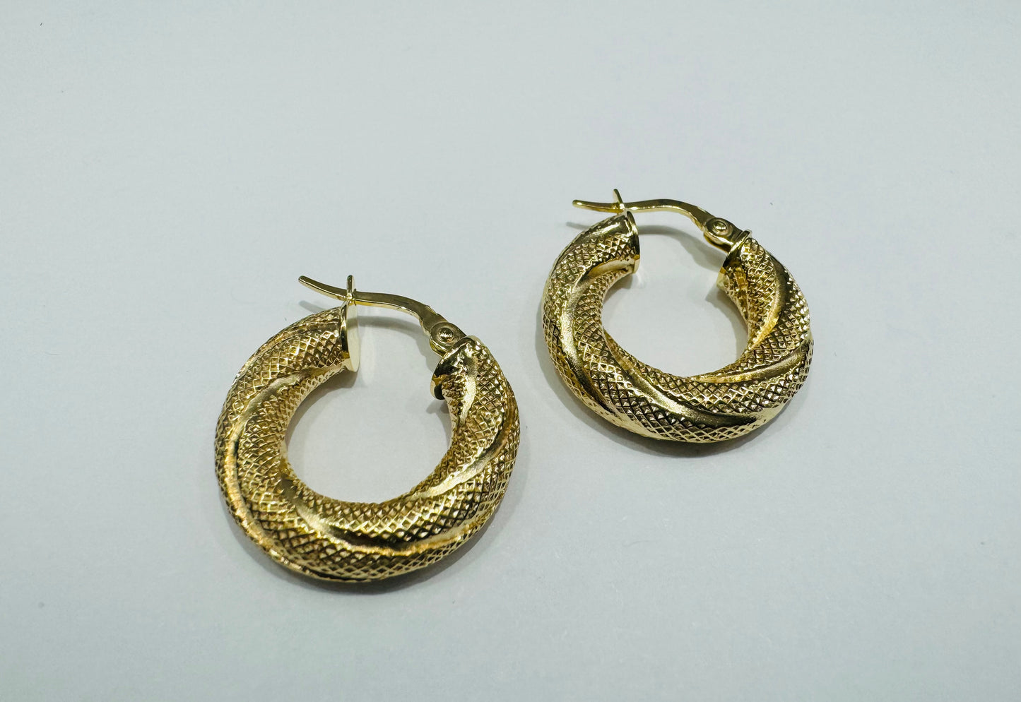 10K GOLD HOOP EARRINGS, WEIGHT: 2.3gm