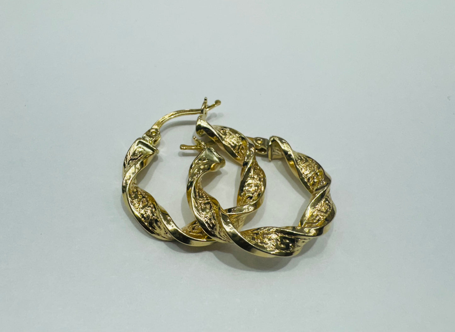 10K GOLD ROUND VERSACE HOOP EARRINGS, WEIGHT: 2.4gm