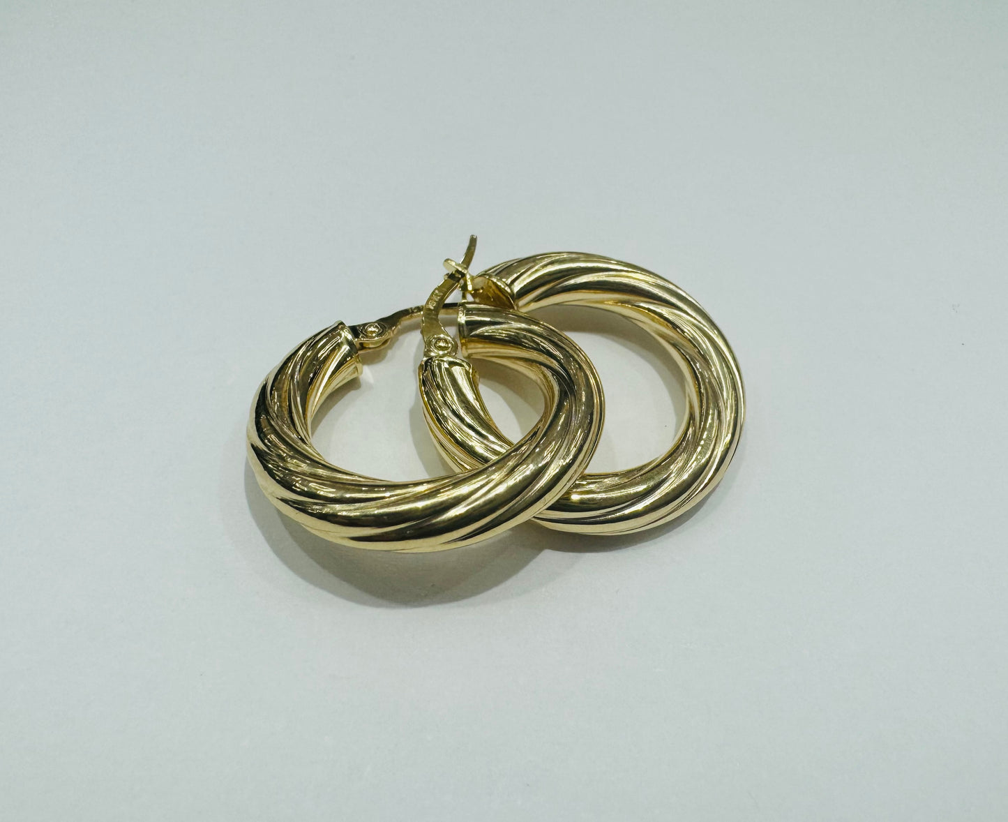10K GOLD ROUND HOOP EARRINGS, WEIGHT: 2.2gm