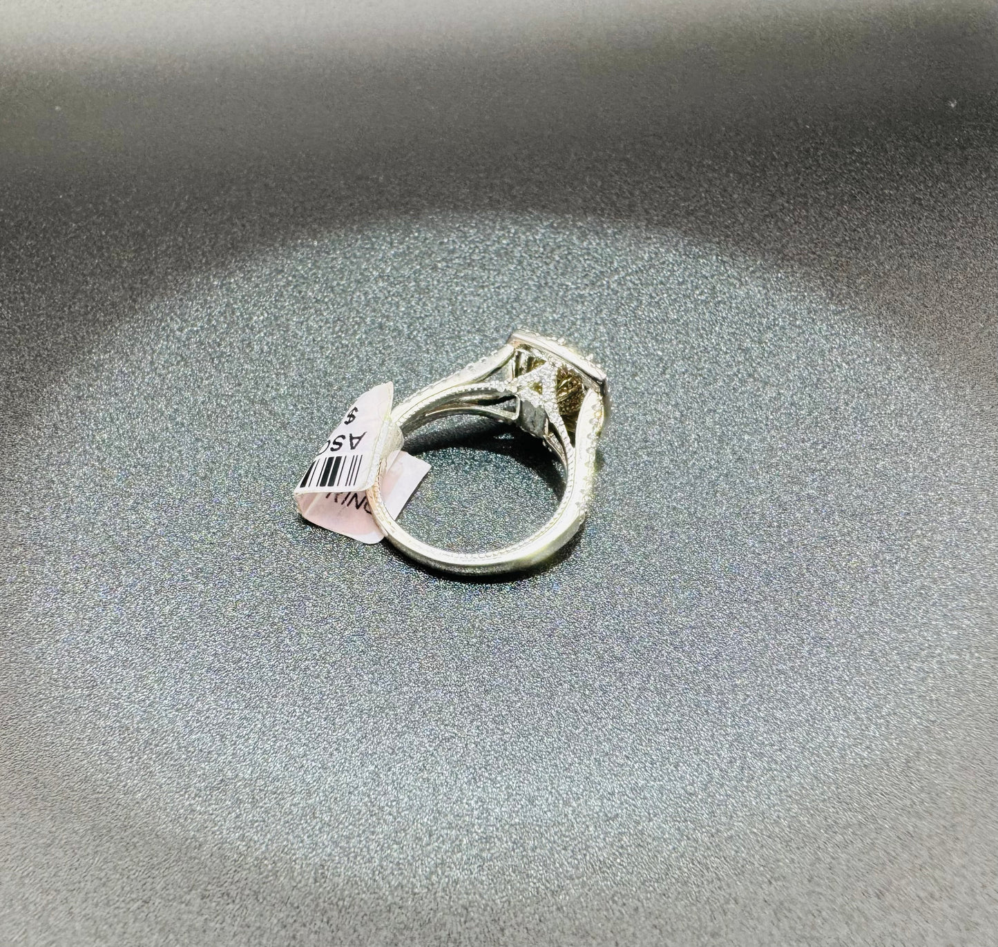 SILVER RING WITH PERIDOT SWAROVSKI STONES, SIZE: 8, WEIGHT: 6.2gm