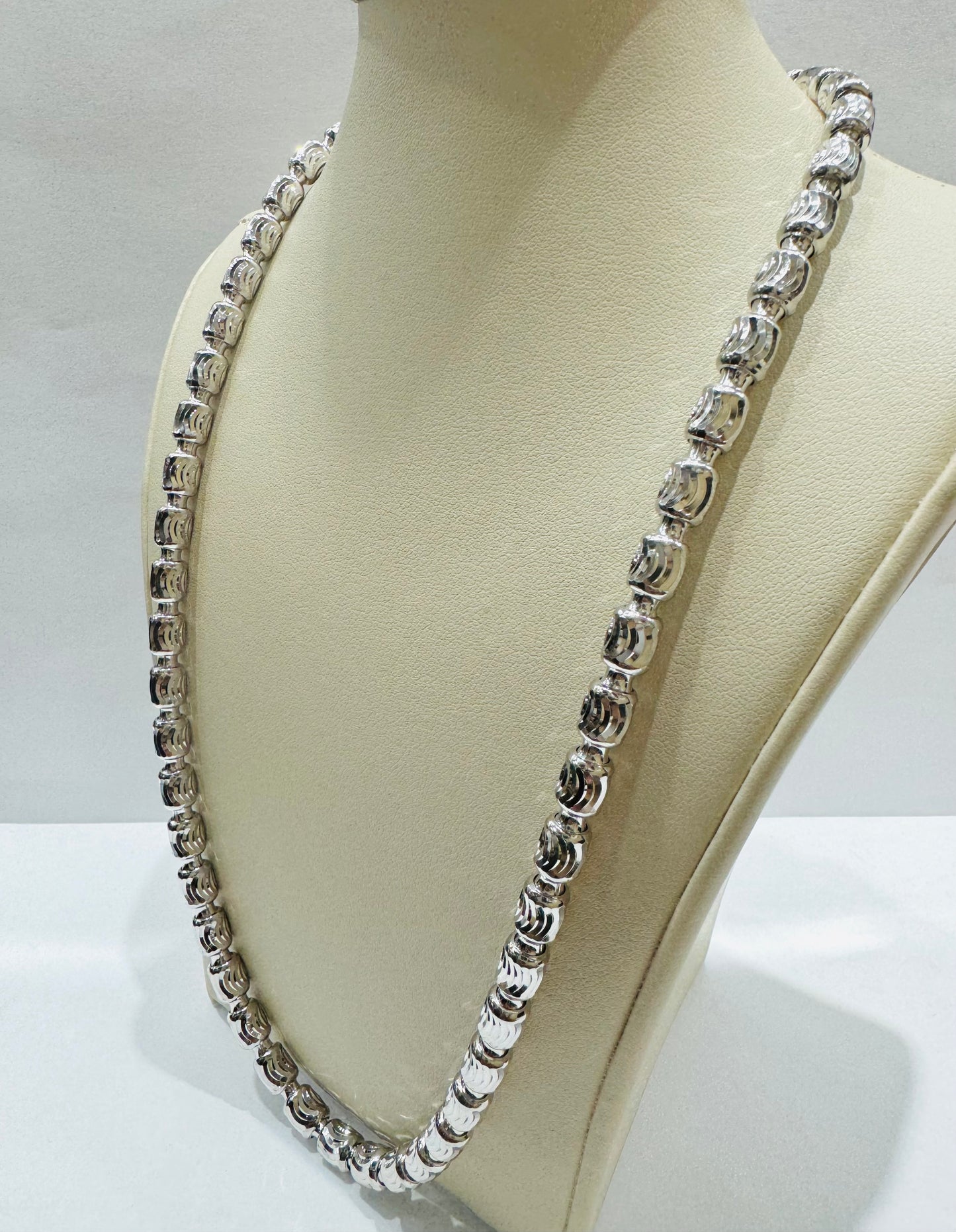 SILVER ITALIAN MOON CUT NECKLACE 28”, WEIGHT: 39.7gm, WIDTH: 4.9mm