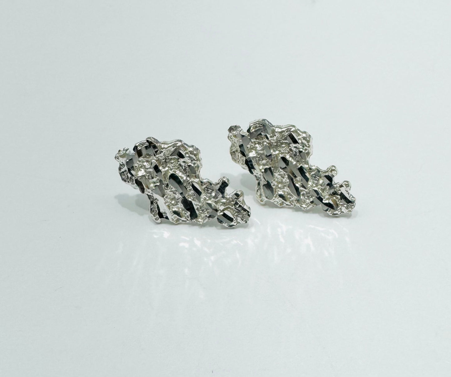 SILVER REGULAR NUGGET EARRINGS, WEIGHT: 1.8gm