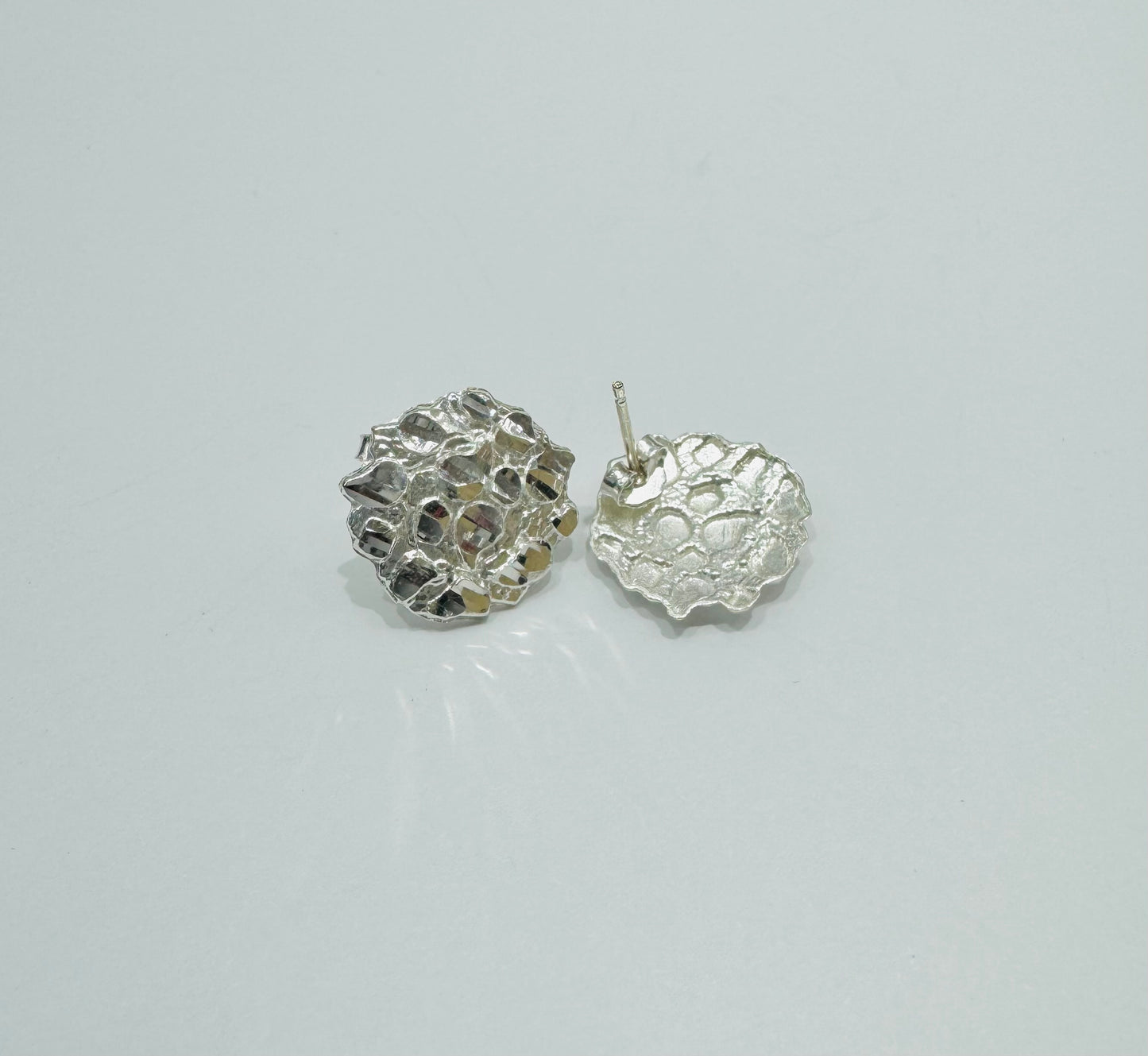SILVER ROUND NUGGET EARRINGS, WEIGHT: 1.8gm