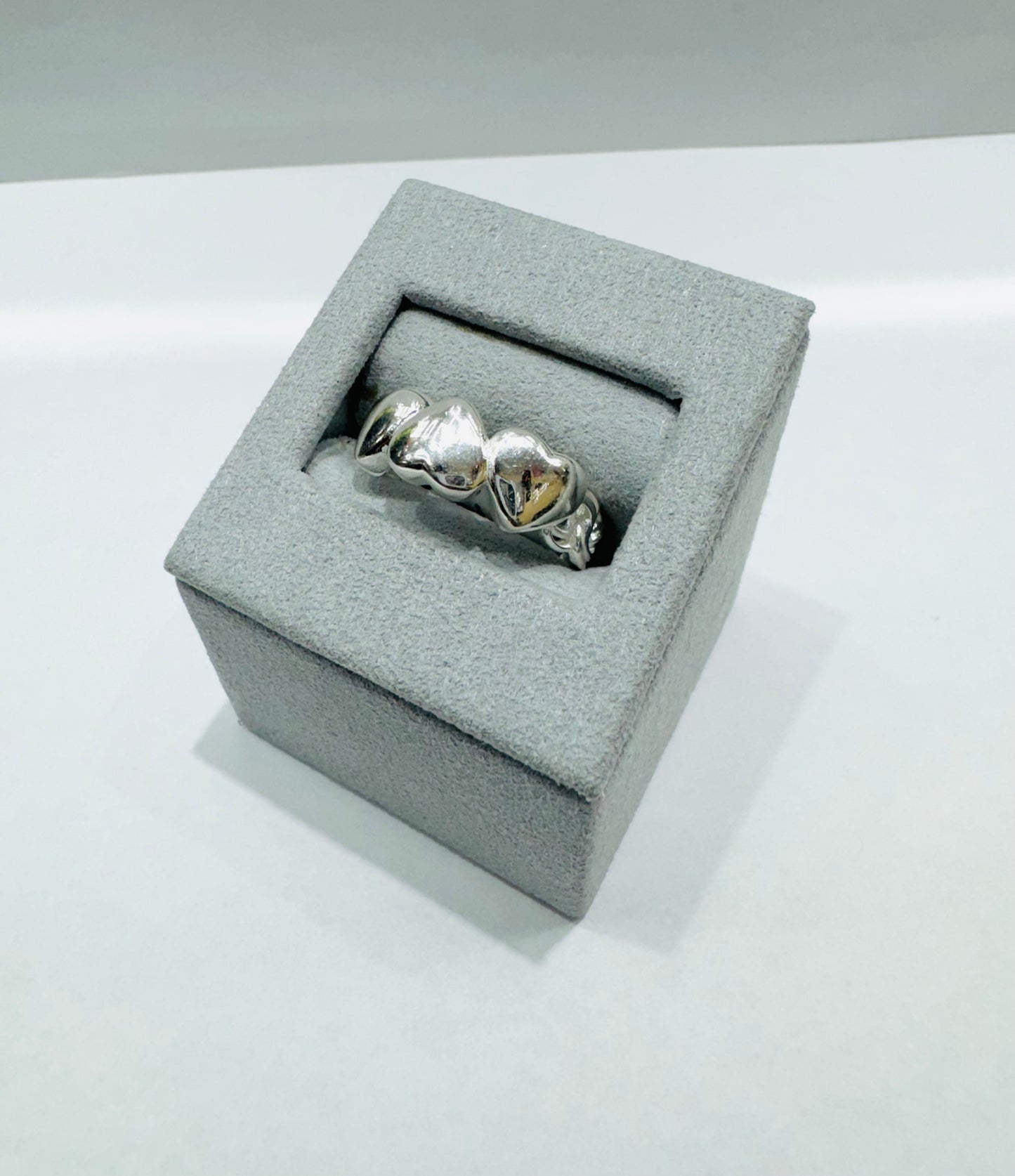 SILVER 3 HEARTS RING WITH CHINO LINK BAND, SIZE: 7, WEIGHT: 4.2gm