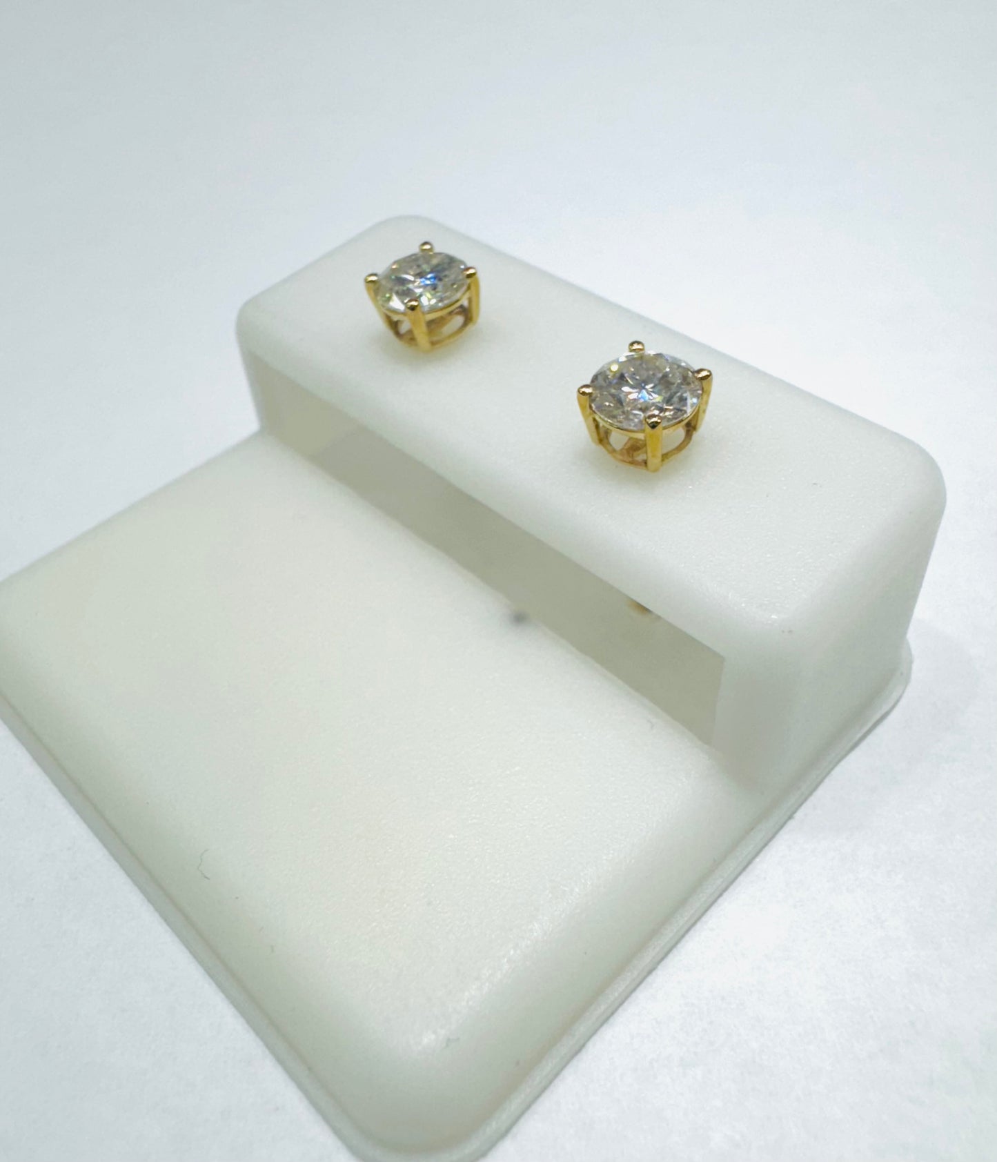 10KT GOLD MOISSANITE 5mm EARRINGS, VVS 1CTW