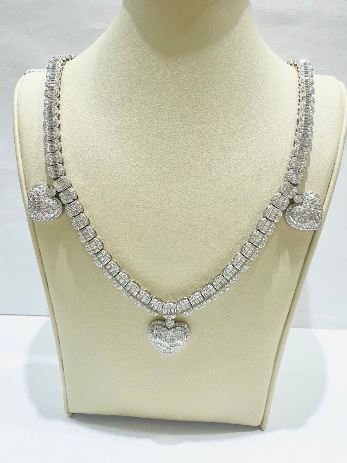 SILVER MOISSANITE HEART NECKLACE 18”, VVS 21.53CTW, WIDTH: 22.3mm