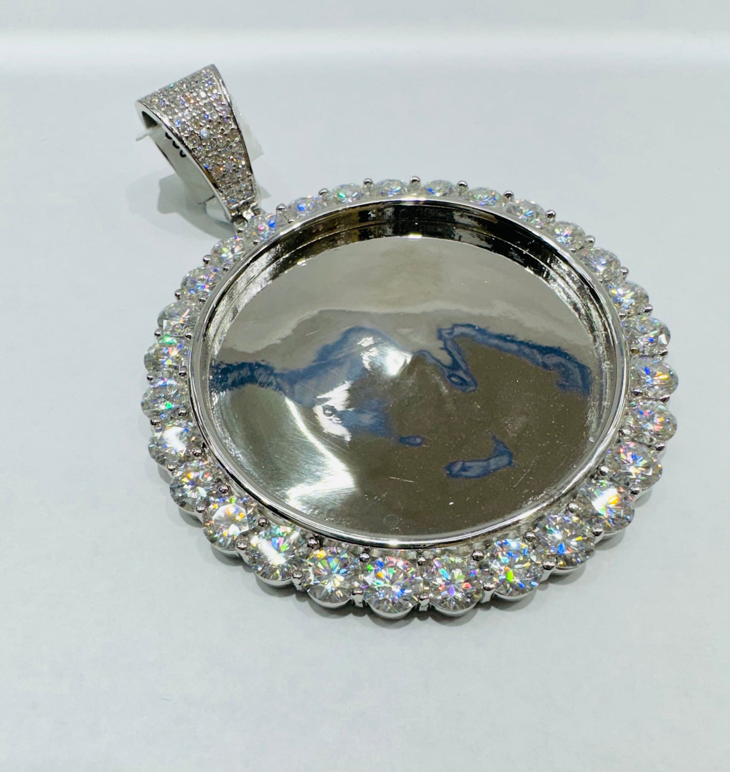 SILVER MOISSANITE ROUND MEMORY PENDANT, VVS 25.30CTW, WIDTH: 63mm