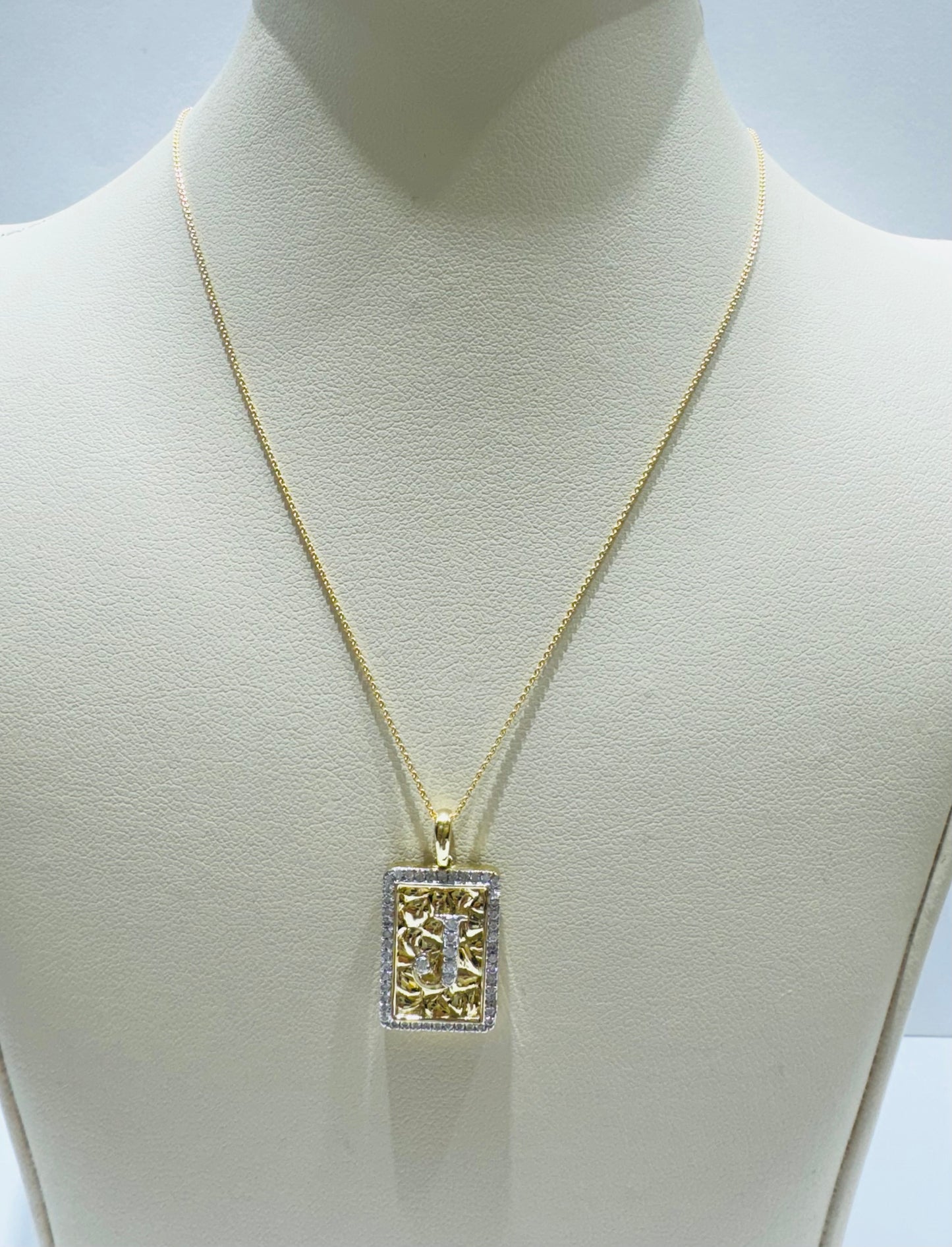 10K GOLD INITIAL “J” LETTER NATURAL DIAMOND PENDANT WITH NECKLACE, 0.25CT