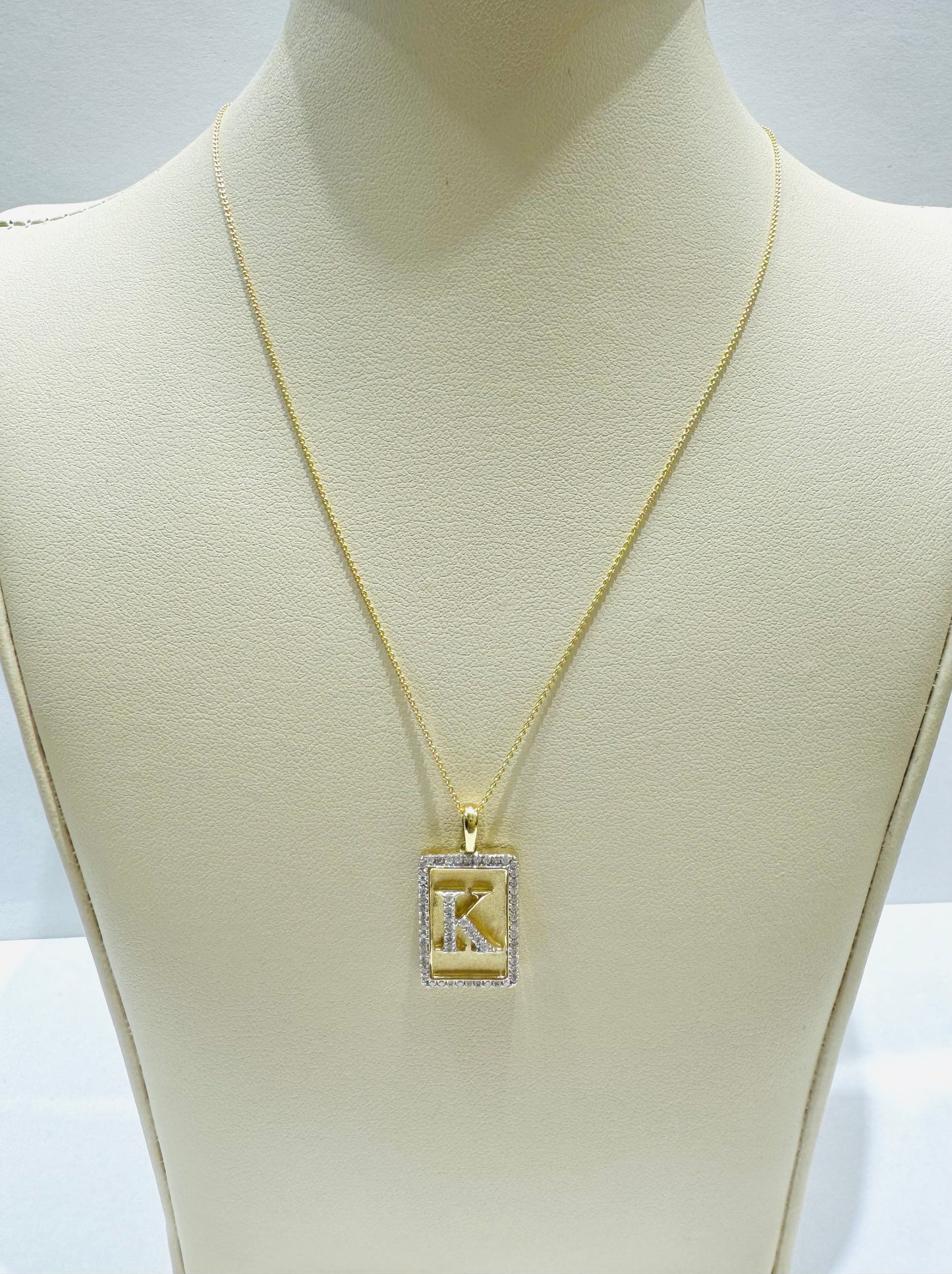 10K GOLD INITIAL “K” LETTER NATURAL DIAMOND PENDANT WITH NECKLACE, 0.25CT