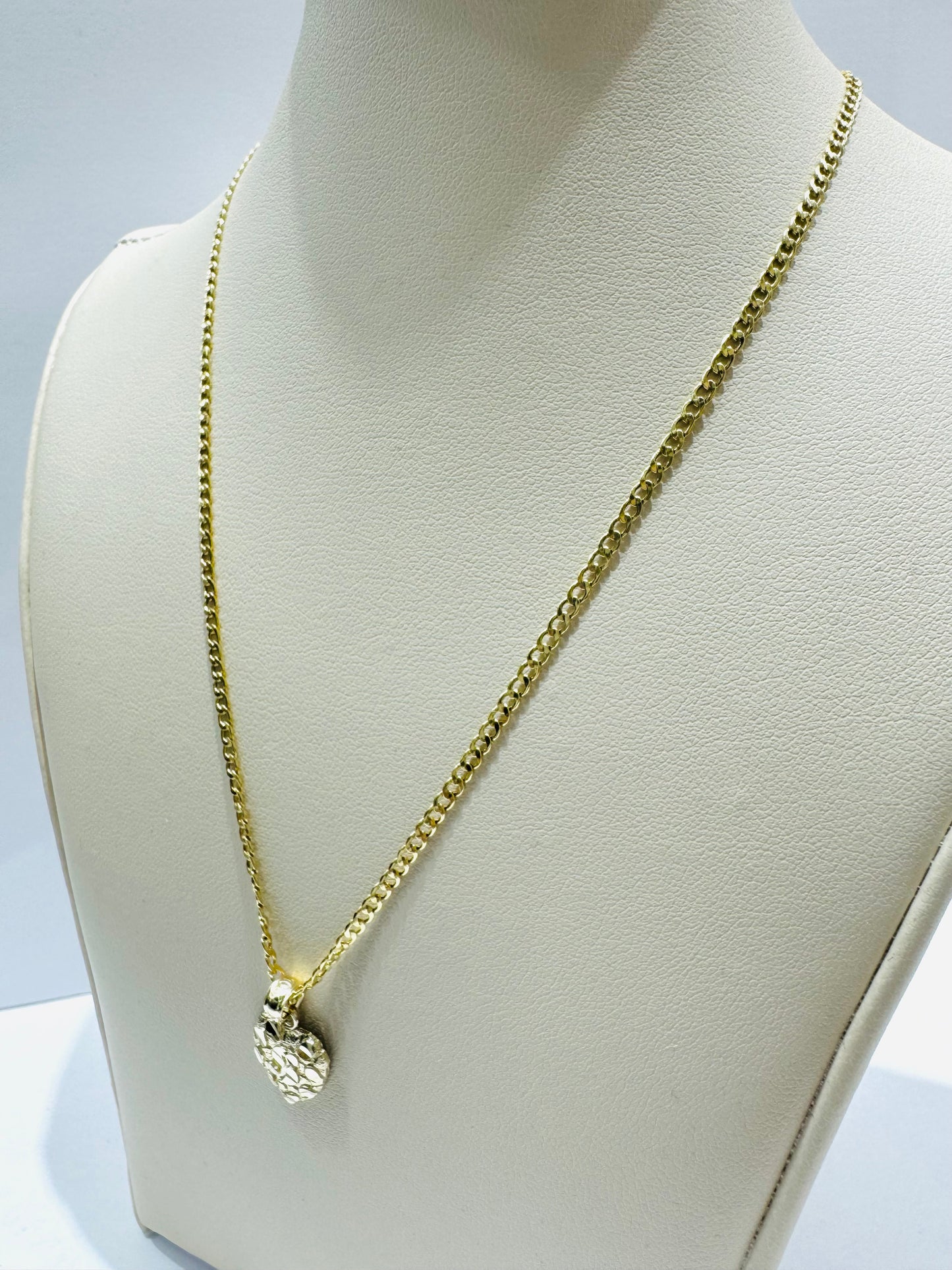10K GOLD CUBAN LINK NECKLACE 22”, WEIGHT: 1.5gm, WIDTH: 1.89mm AND SMALL HEART PENDANT, WEIGHT: 0.5gm