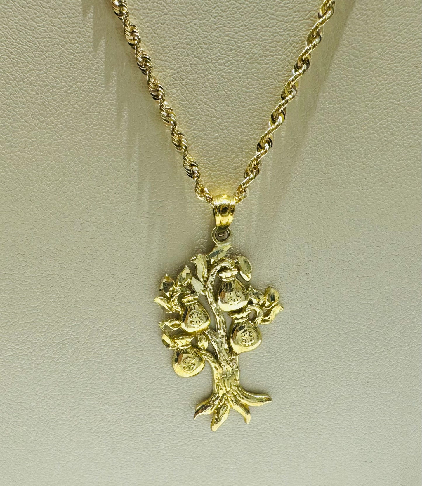 10K GOLD ROPE NECKLACE 24”, WEIGHT: 2gm, WIDTH: 1.77mm WITH MONEYBAG TREE PENDANT, WEIGHT: 1.5gm