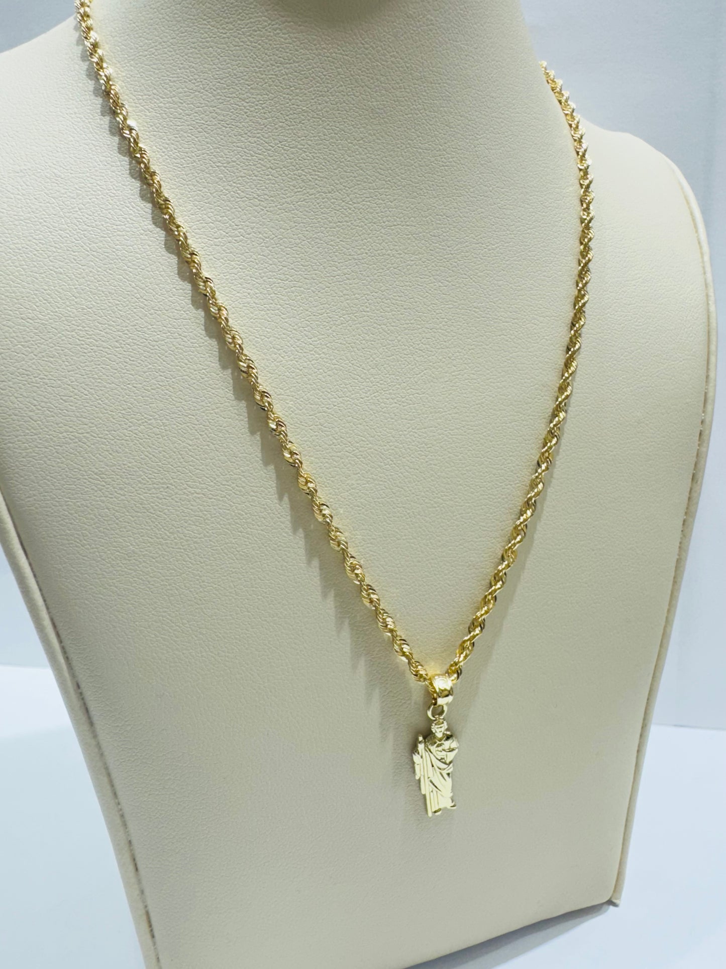 10K GOLD ROPE NECKLACE 22”, WEIGHT: 2.6gm, WIDTH: 2.14mm AND SMALL JESUS PENDANT, WEIGHT: 0.5gm