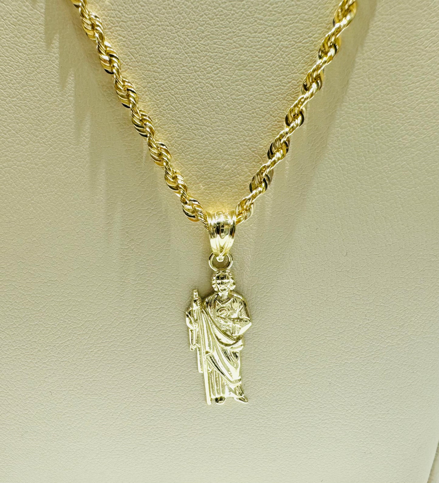 10K GOLD ROPE NECKLACE 20”, WEIGHT: 3.4gm, WIDTH: 2.39mm AND JESUS PENDANT, WEIGHT: 1.1gm