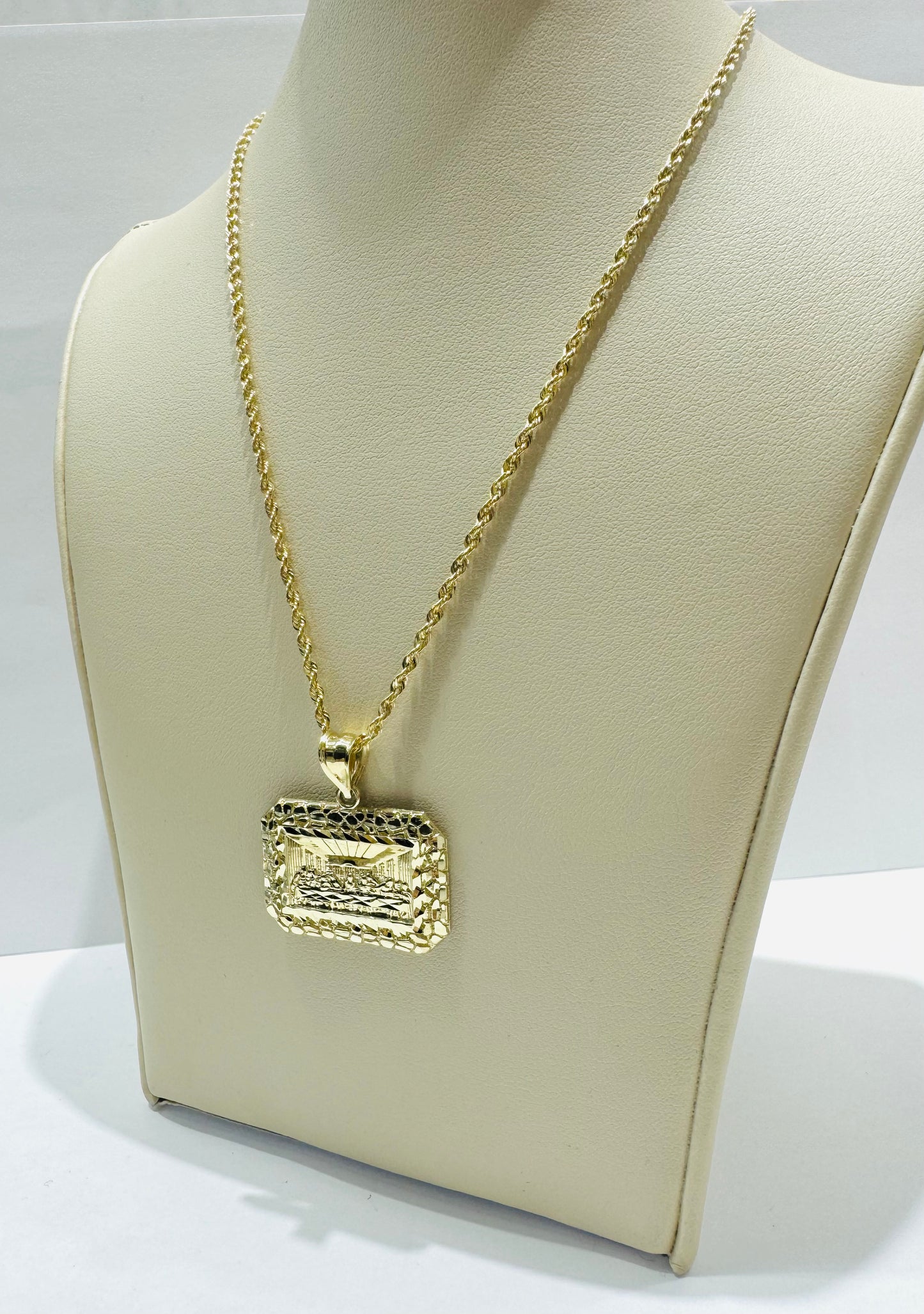 10K GOLD ROPE NECKLACE 22”, WEIGHT: 2gm, WIDTH: 1.99mm AND SQUARE LASTSUPPER PENDANT, WEIGHT: 2.8gm