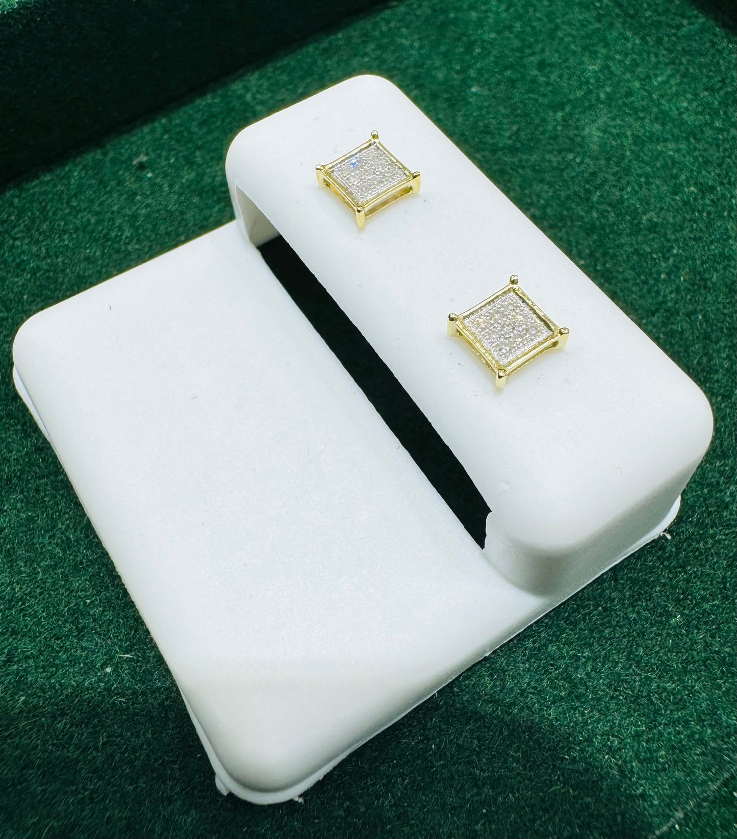 10K GOLD NATURAL DIAMOND EARRINGS 0.06CT