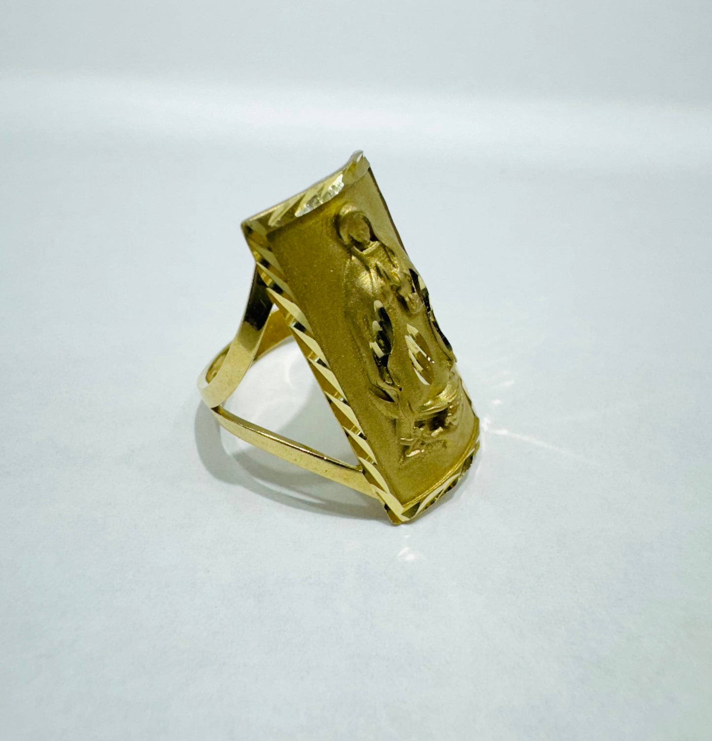 10K GOLD VIRGIN MARY RING, WEIGHT: 5.8gm, SIZE: 8