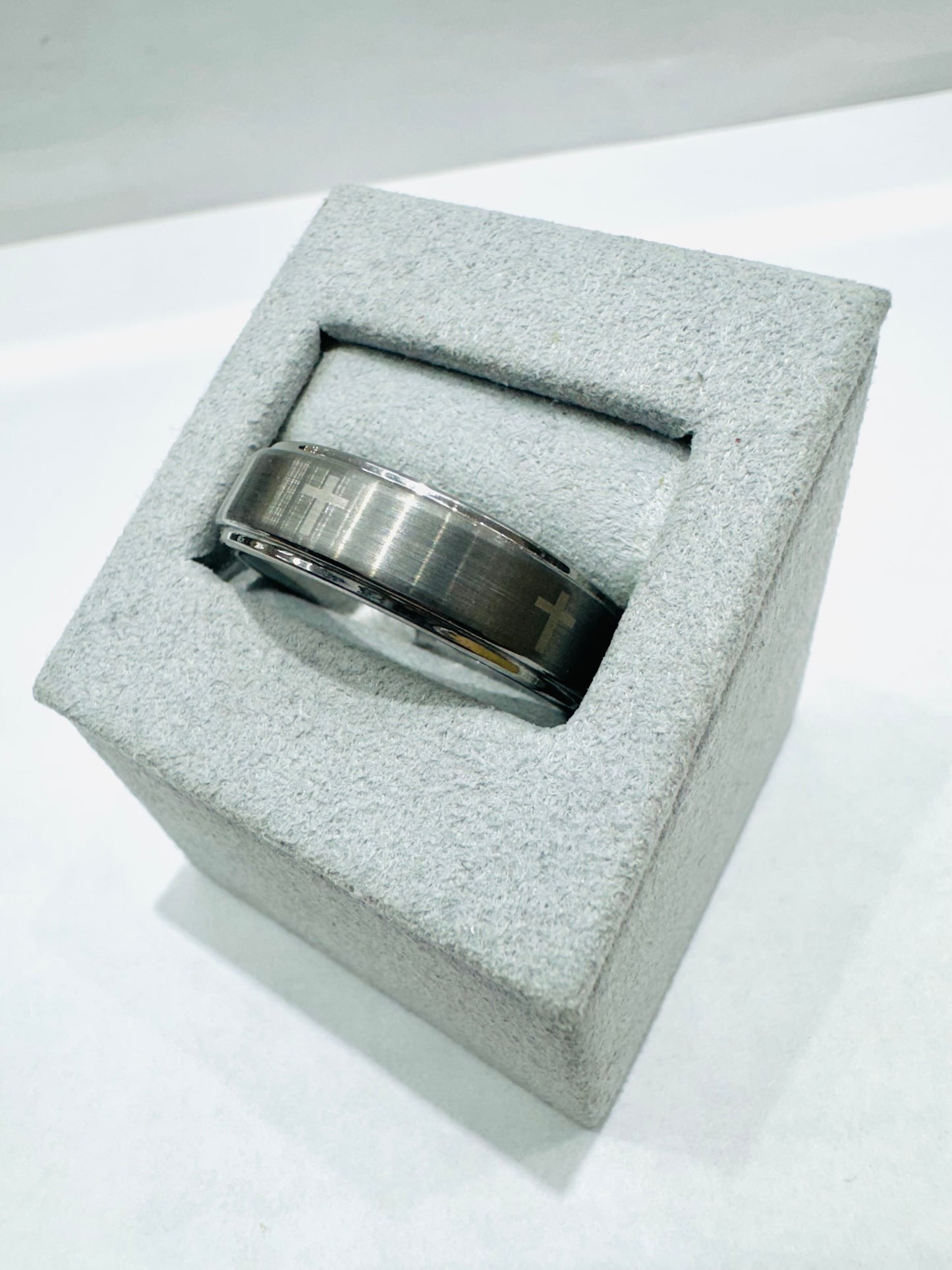 MENS TUNGSTEN CARBIDE WEDDING BAND WITH ENGRAVED CROSS, WIDTH: 6.7mm, SIZE: 12