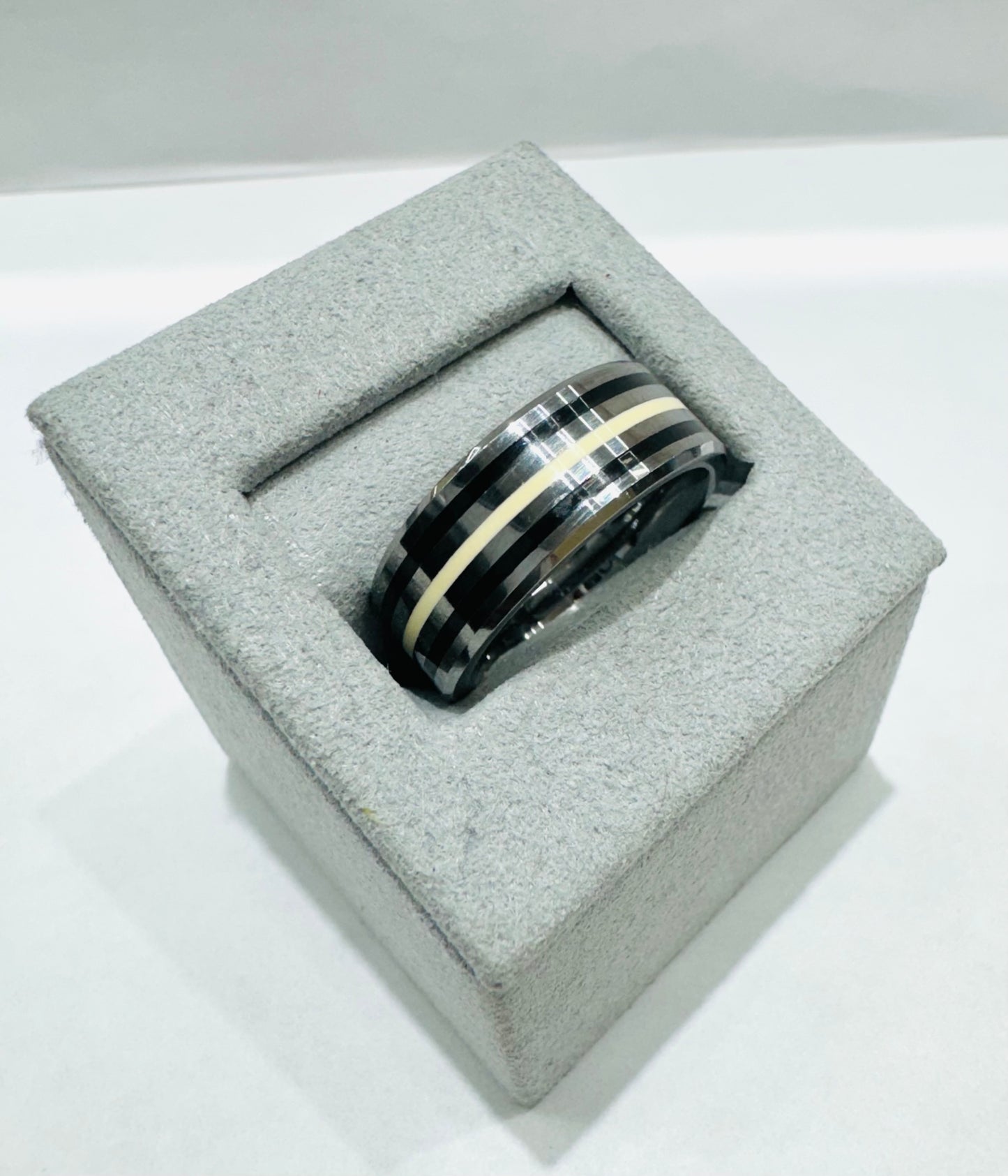 TUNGSTEN CARBIDE WEDDING BAND 8mm, SIZE: 9