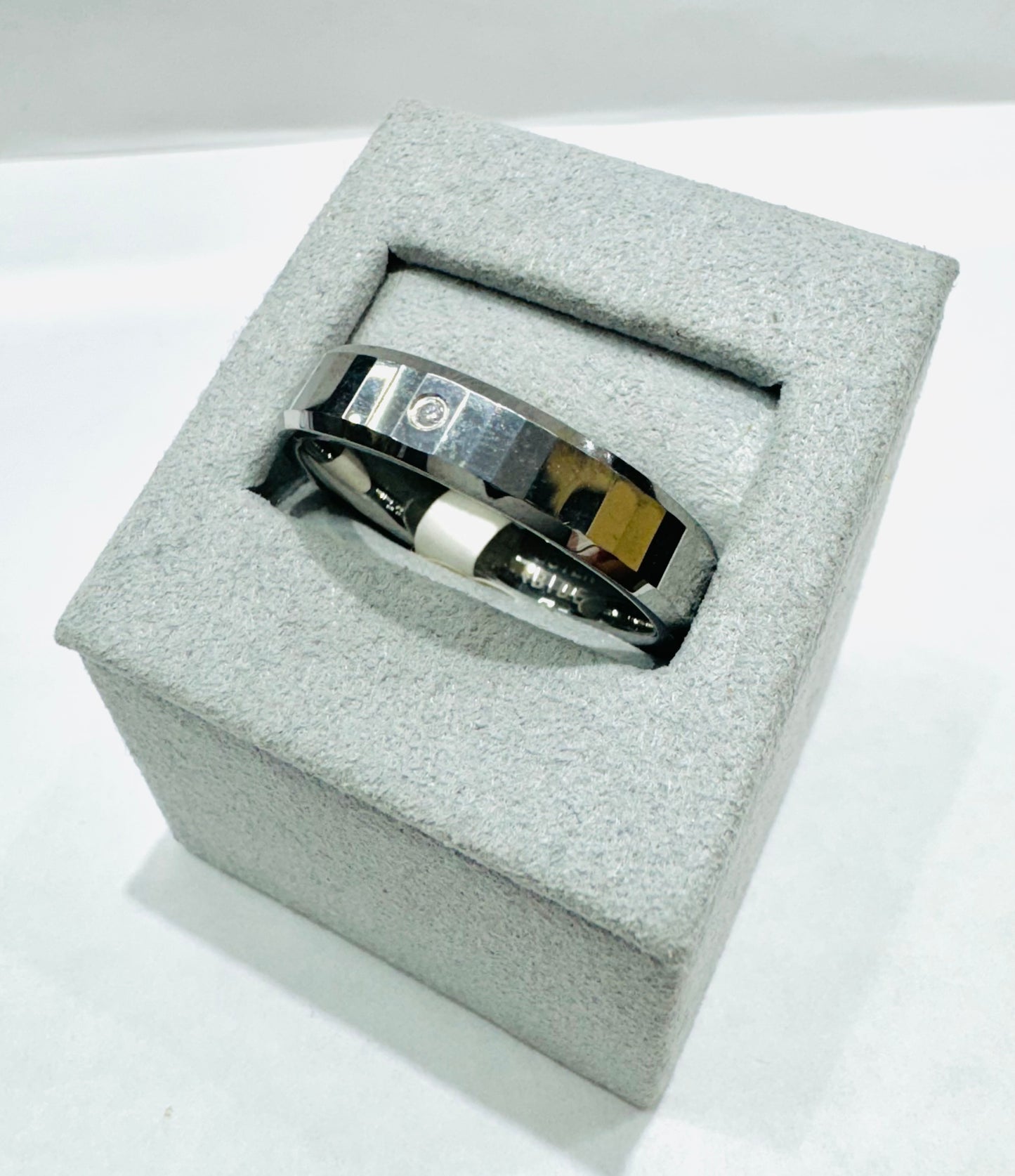 TUNGSTEN CARBIDE WEDDING BAND WITH SINGLE CZ STONE, WIDTH: 5.3mm, SIZE: 12.5