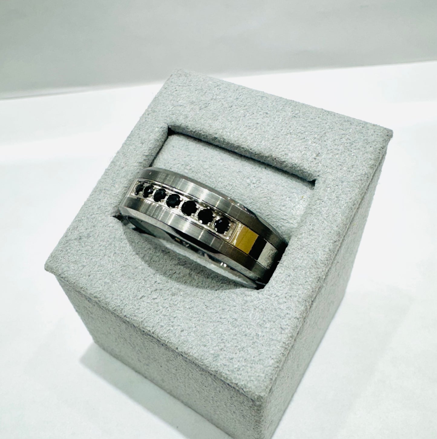 MENS TUNGSTEN CARBIDE WEDDING BAND WITH BLACK CZ STONES, WIDTH: 7.5mm, SIZE: 12