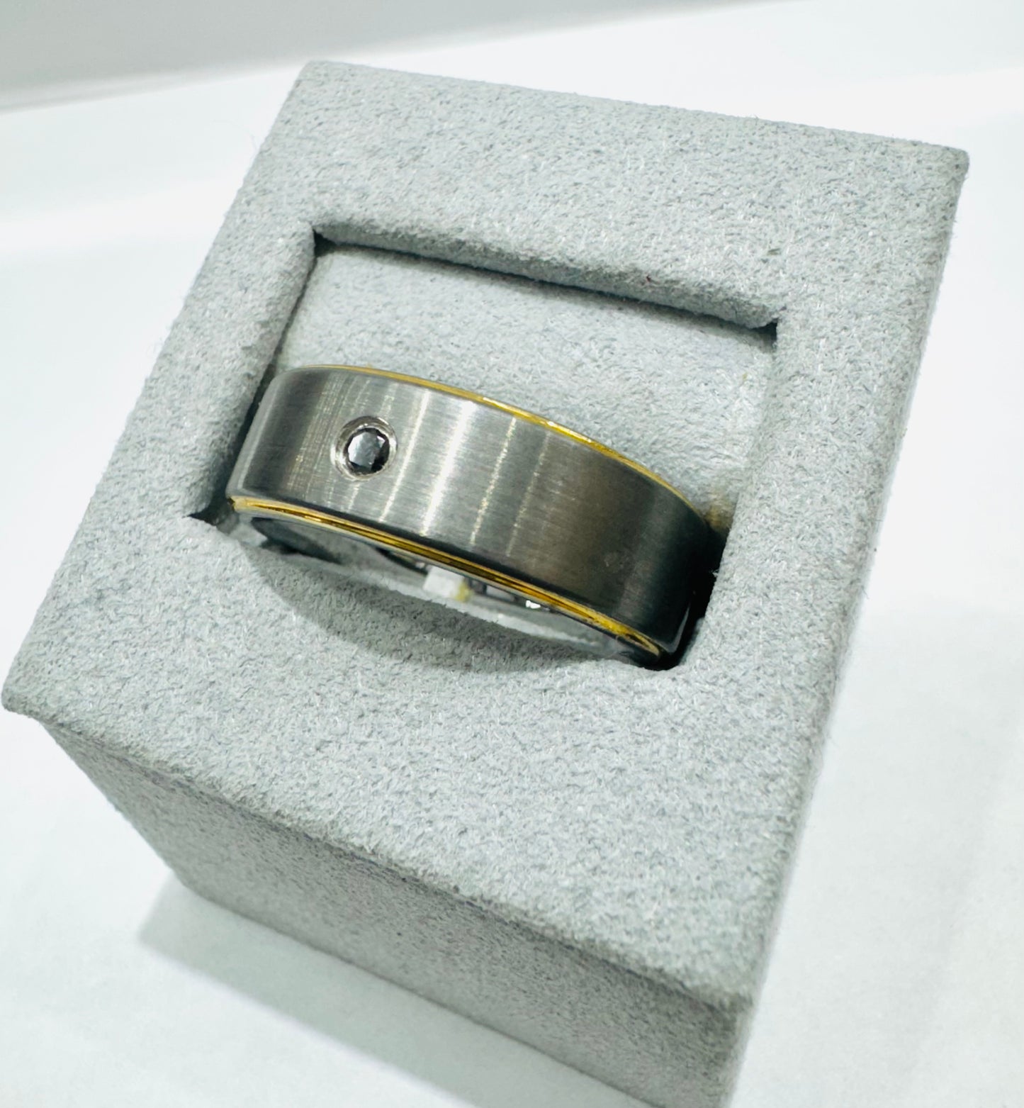 TWO TONE TUNGSTEN CARBIDE WEDDING BAND WITH SINGLE BLACK STONE, WIDTH: 7.6mm, SIZE: 10